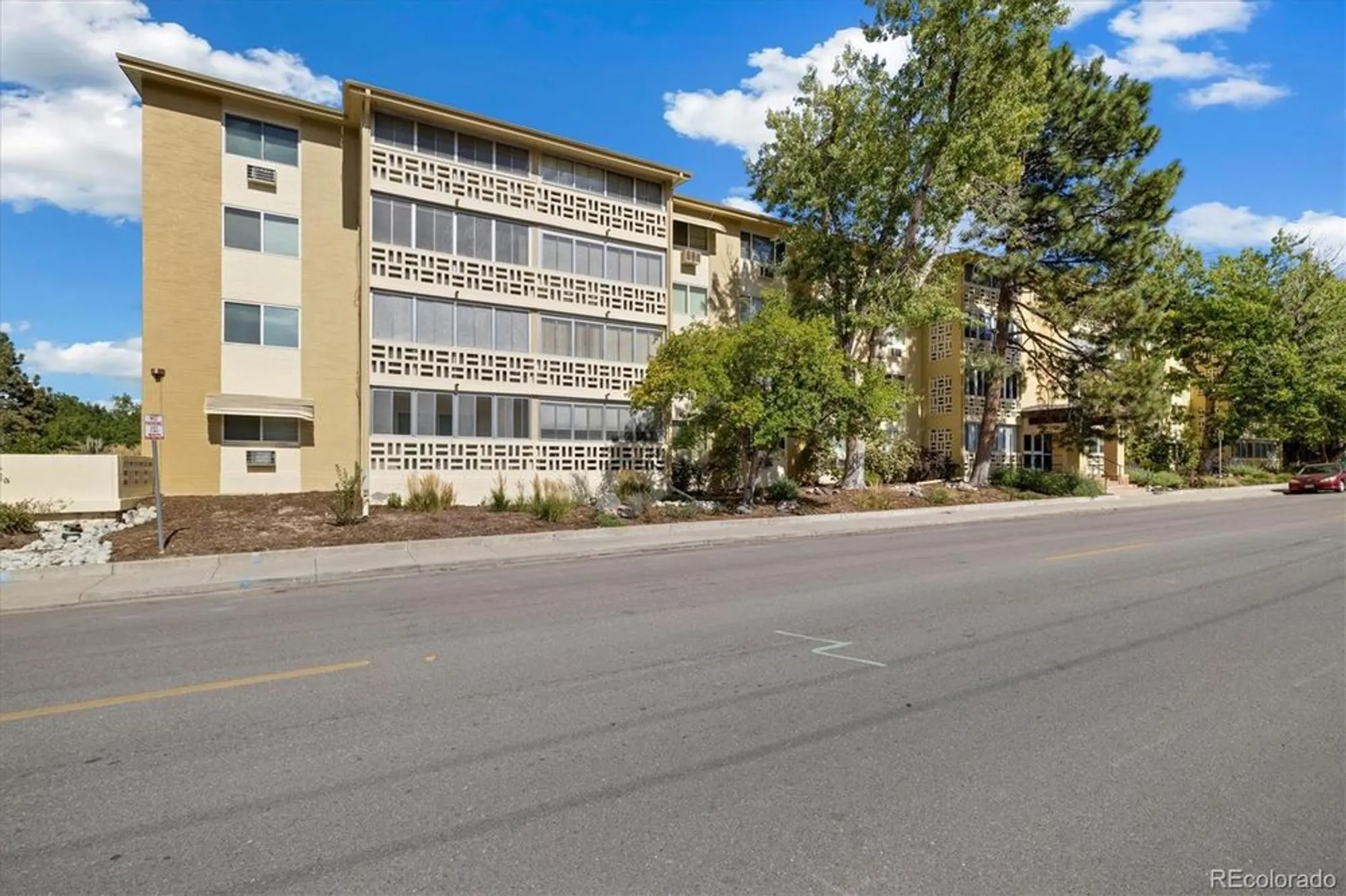 Property Slideshow image 23 of 41 | 580 s clinton st apt 9b, Denver, CO, 80247