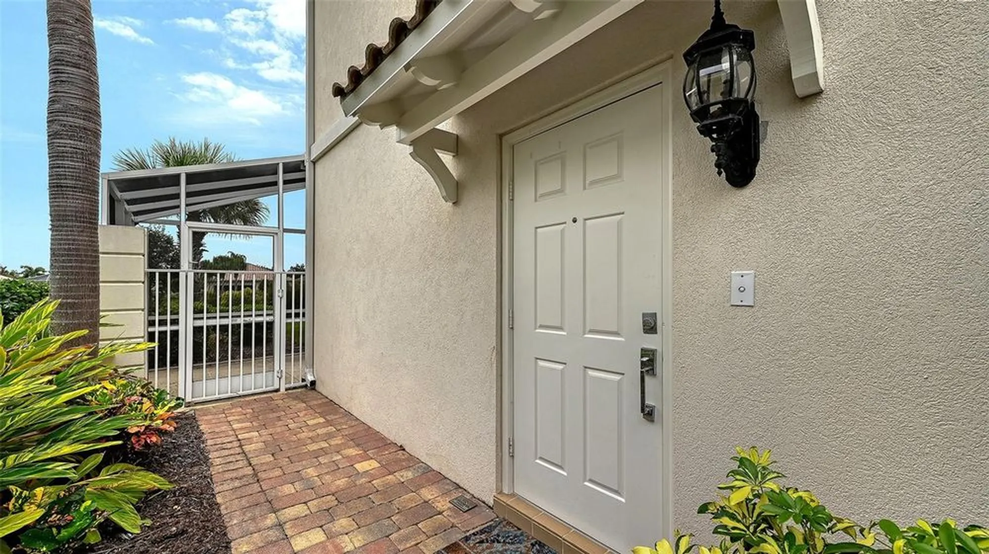 Property Slideshow image 5 of 63 | 1749 burgos dr, Sarasota, FL, 34238
