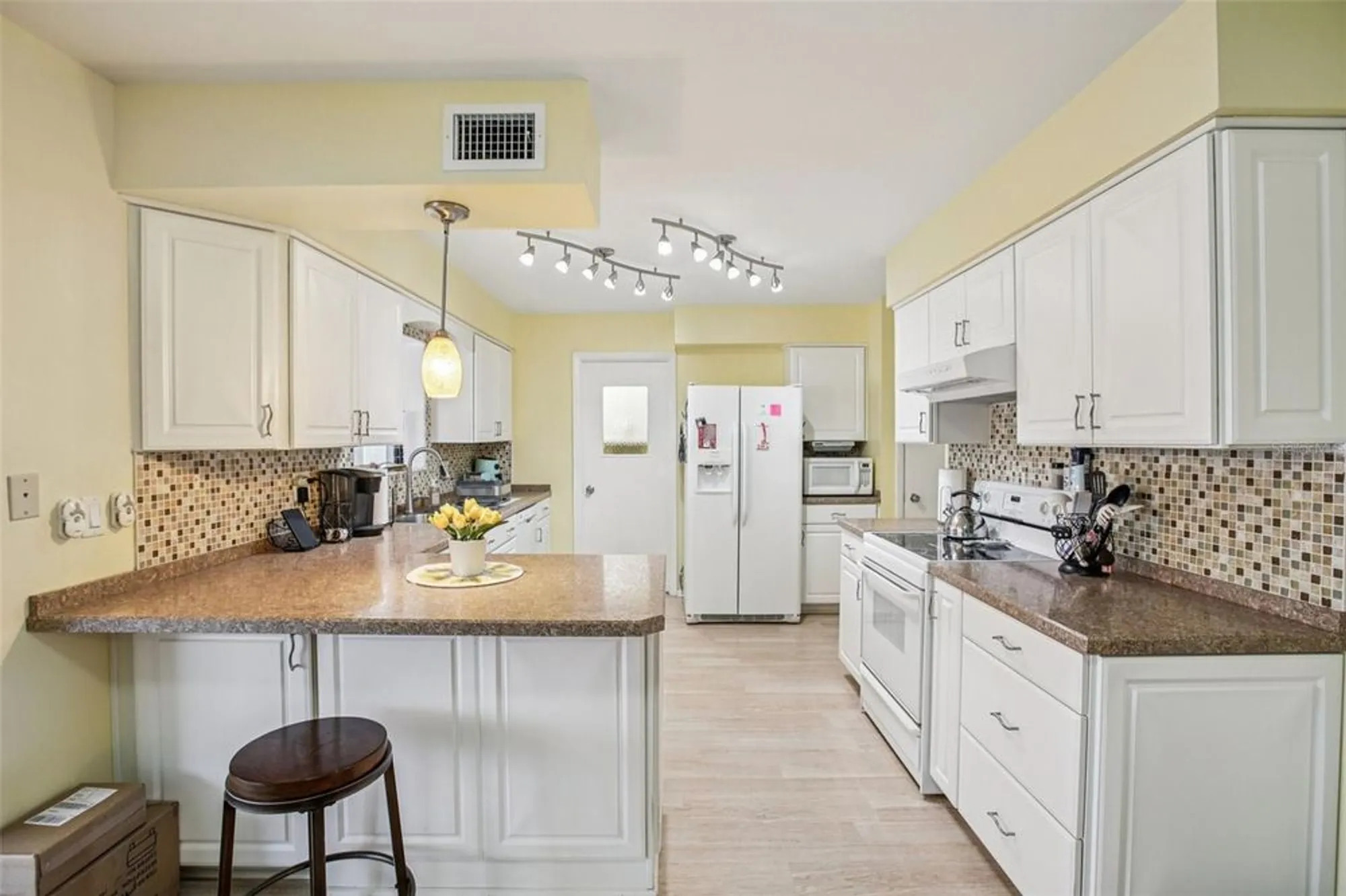 Property Slideshow image 20 of 54 | 1409 n pebble beach blvd, Sun City Center, FL, 33573