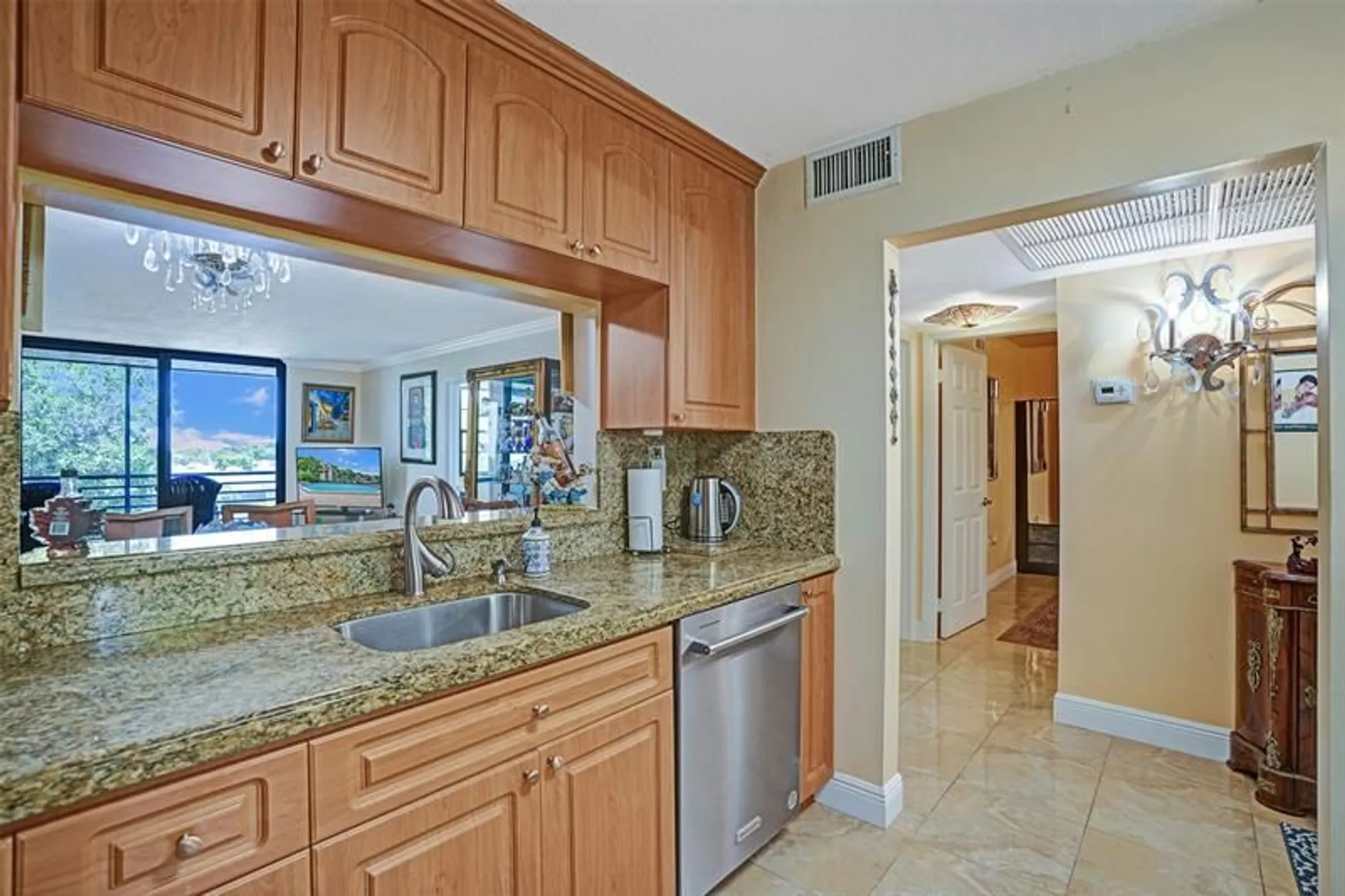 Property Slideshow image 4 of 48 | 1101 colony point cir 403, Pembroke Pines, FL, 33026