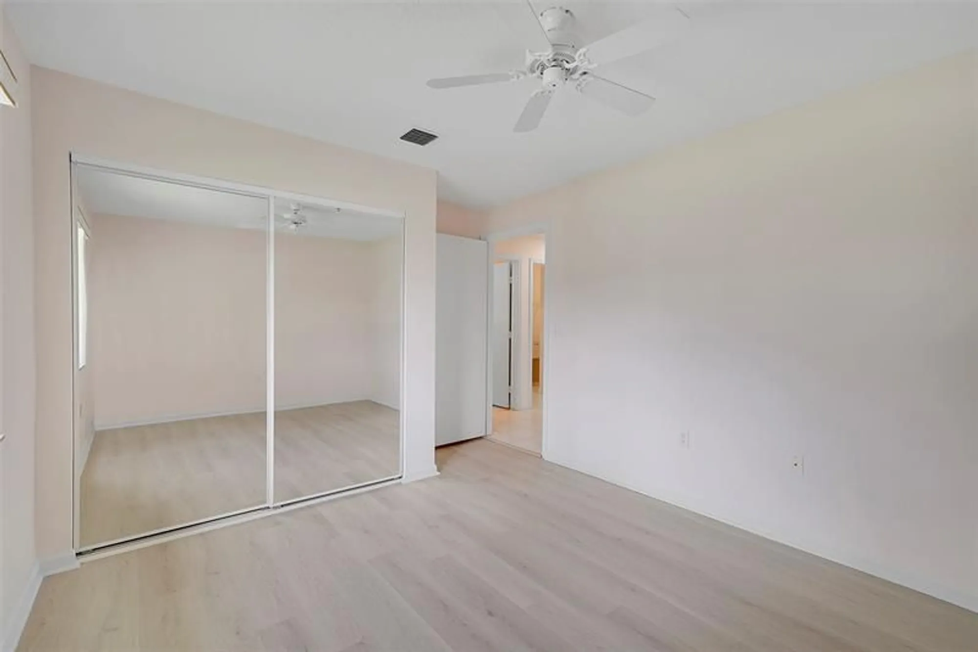 Property Slideshow image 25 of 36 | 5876 regal glen dr 201, Boynton Beach, FL, 33437