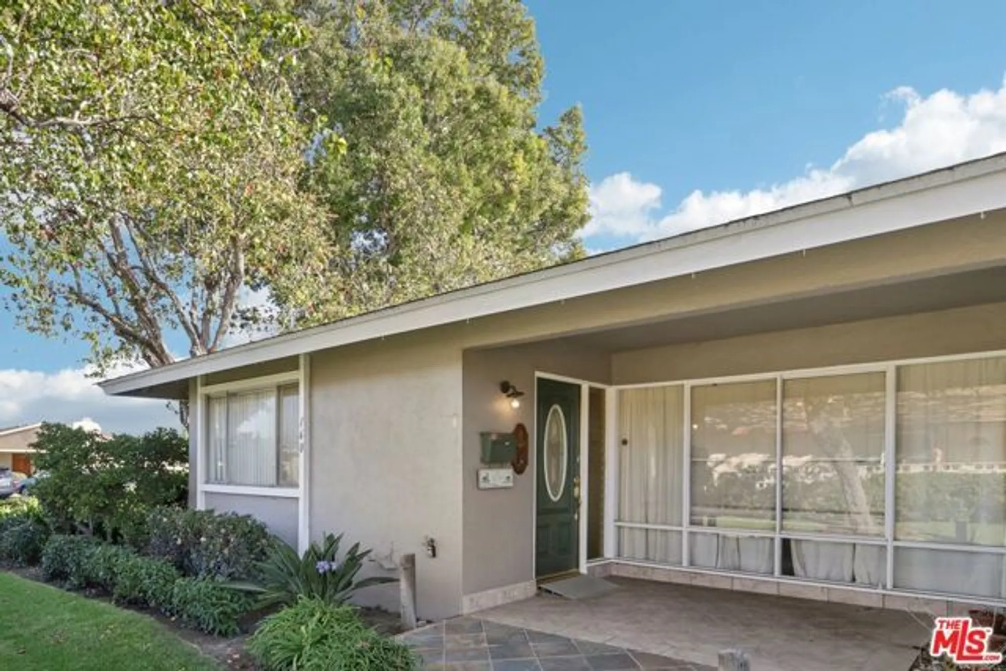 Property Slideshow image 2 of 15 | 160 w fiesta grn, Port Hueneme, CA, 93041