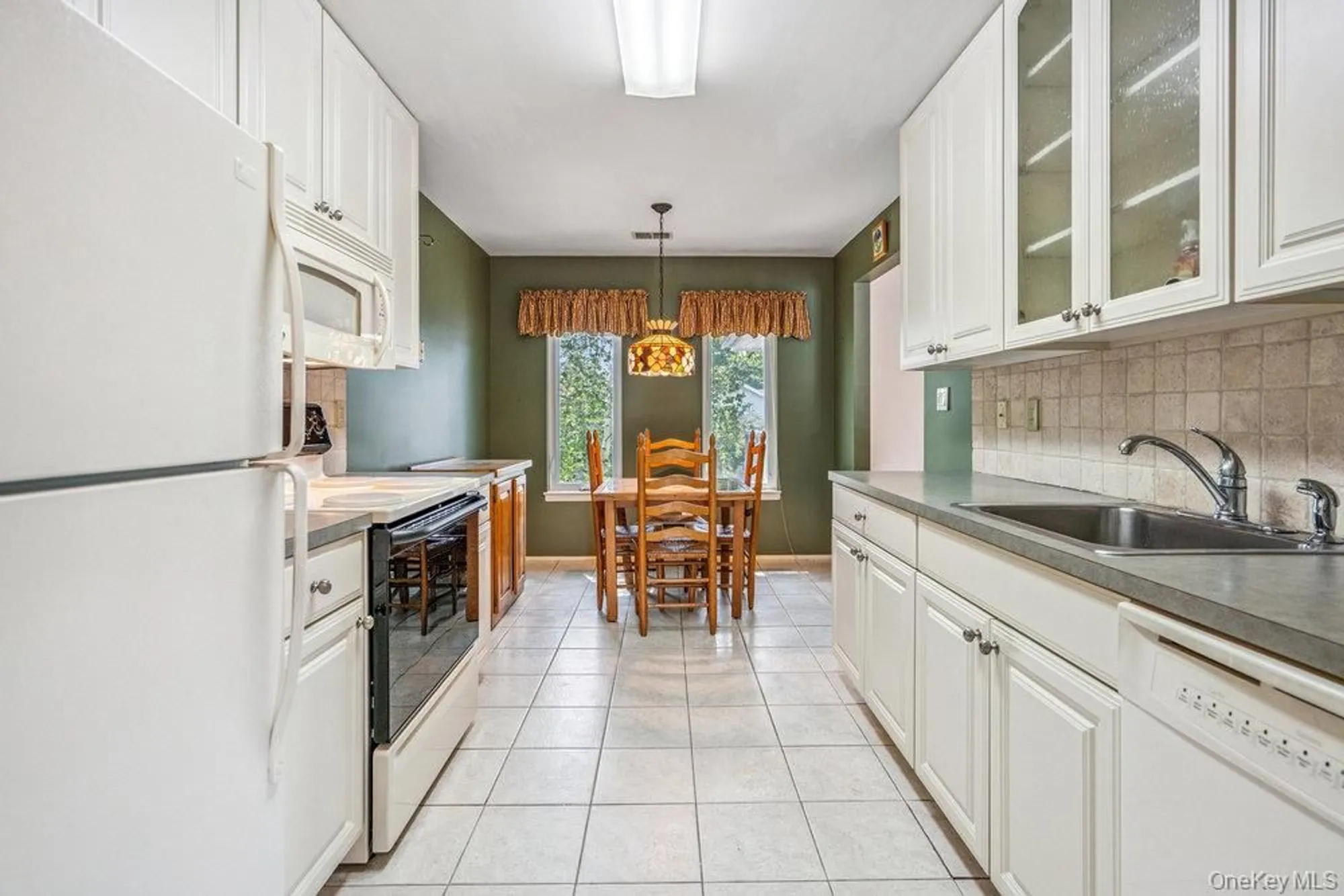 Property Slideshow image 13 of 35 | 914 fenway rd, Saint James, NY, 11780