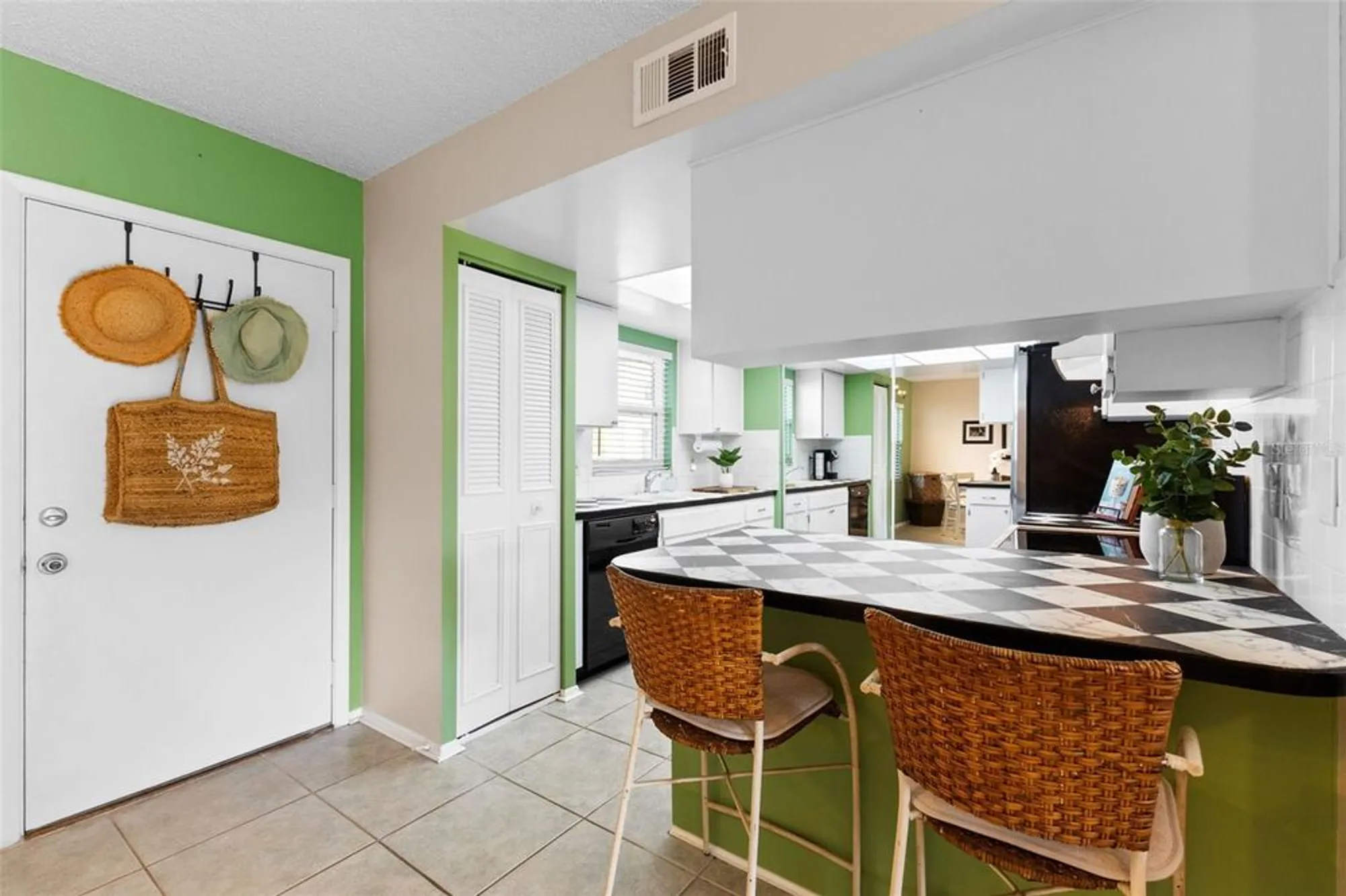 Property Slideshow image 18 of 49 | 1250 s pinellas ave apt 405, Tarpon Springs, FL, 34689