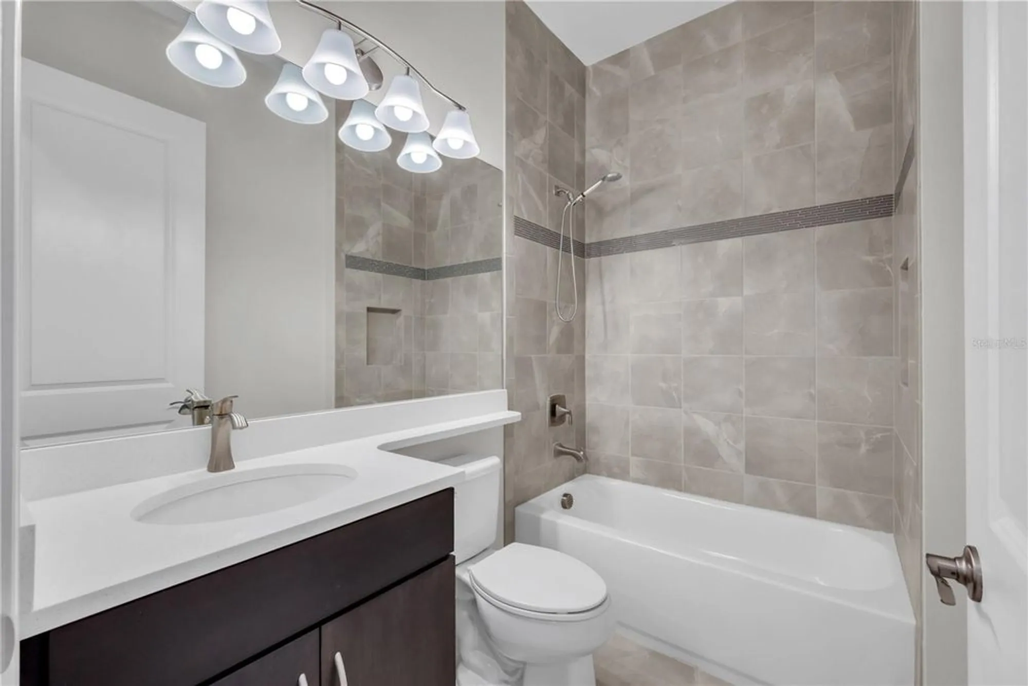 Property Slideshow image 25 of 51 | 4948 grand banks dr, Wimauma, FL, 33598