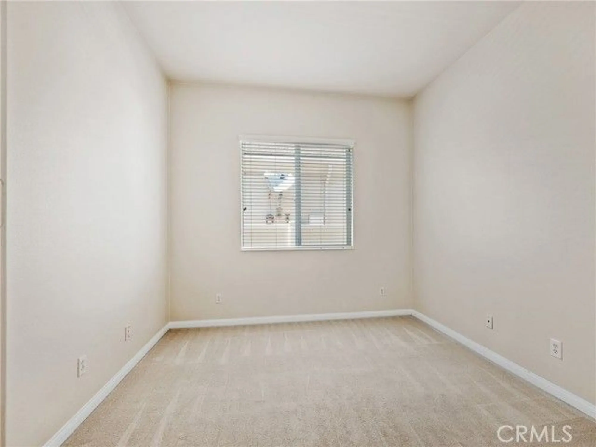 Property Slideshow image 17 of 38 | 19301 galloping hill rd, Apple Valley, CA, 92308