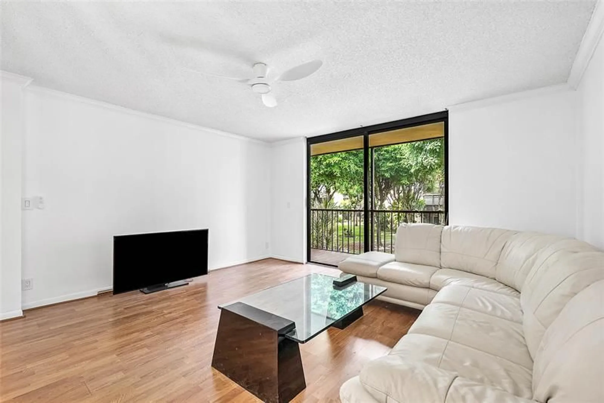 Property Slideshow image 11 of 43 | 5280 las verdes cir 202, Delray Beach, FL, 33484