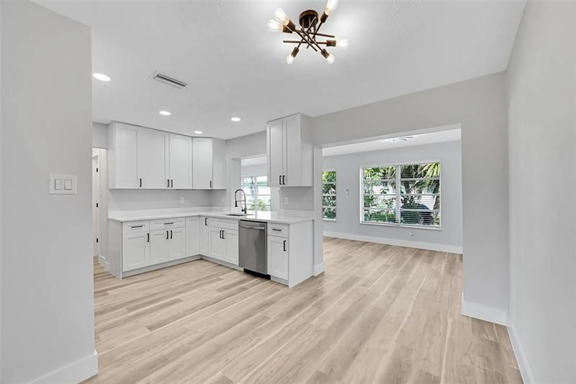 Property Slideshow image 10 of 35 | 6925 nw 11th st, Margate, FL, 33063