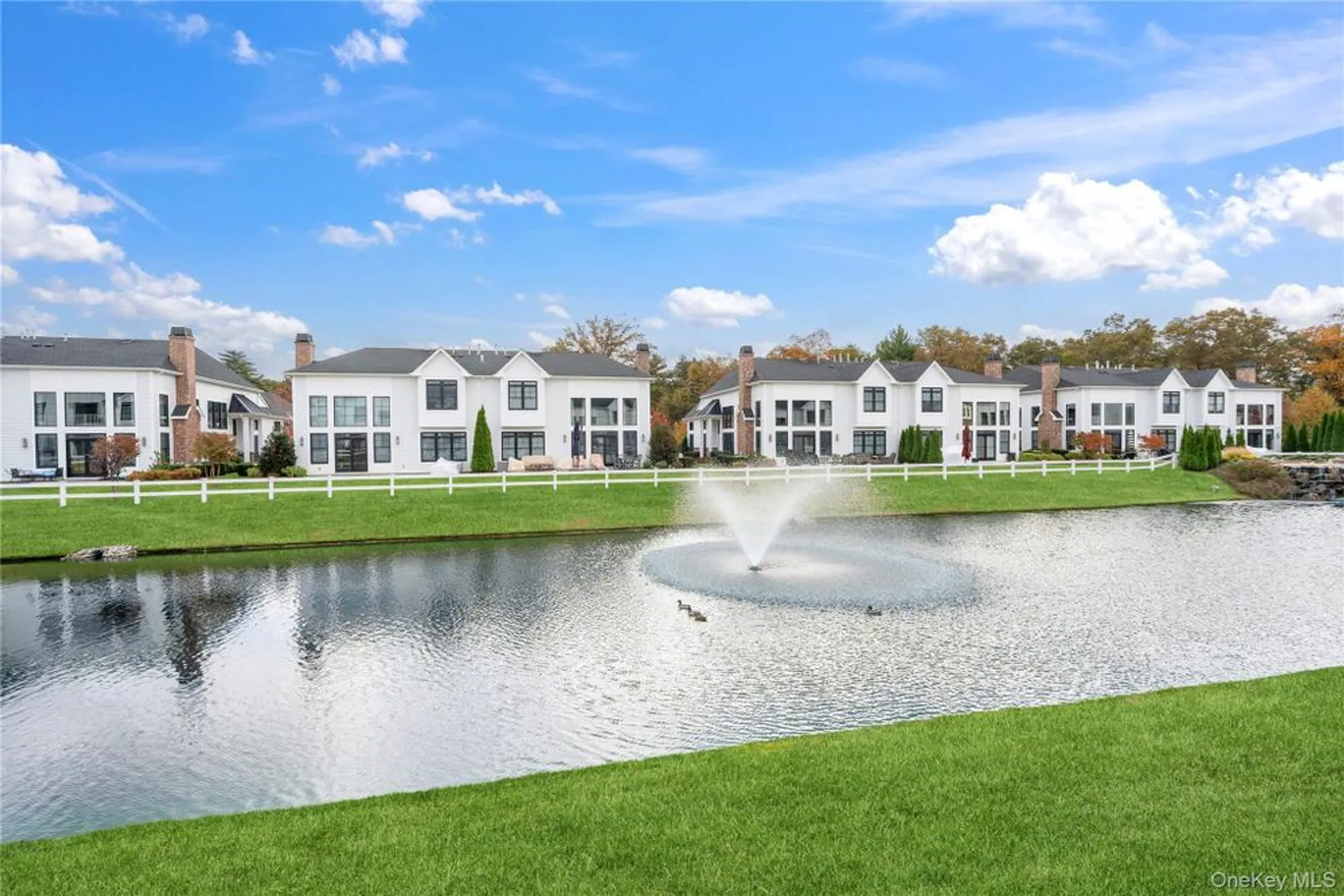 Property Slideshow image 3 of 29 | 86202 spruce pond cir # 744, Plainview, NY, 11803