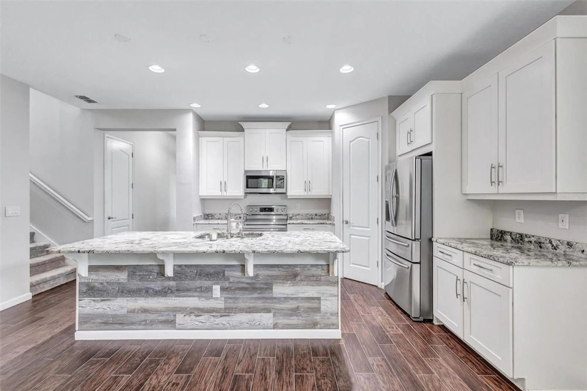 Property Slideshow image 8 of 55 | 5221 horizon cv, Bradenton, FL, 34211