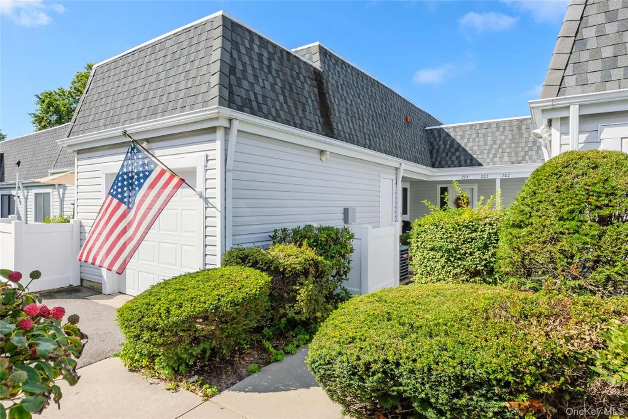 Property Slideshow image 29 of 35 | 204 bentley ct 204, Smithtown, NY, 11780