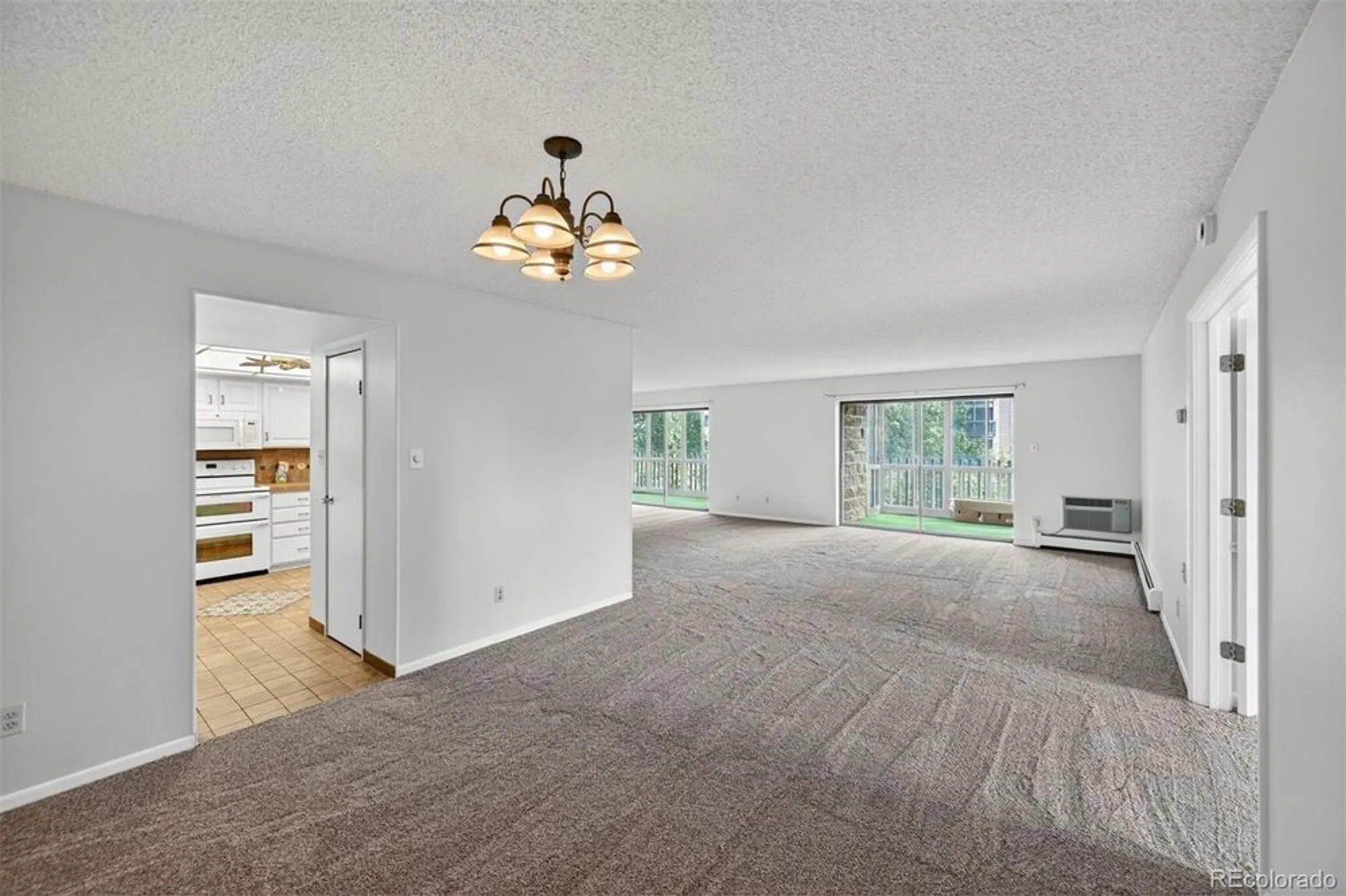 Property Slideshow image 7 of 30 | 14050 e linvale pl apt 407, Aurora, CO, 80014