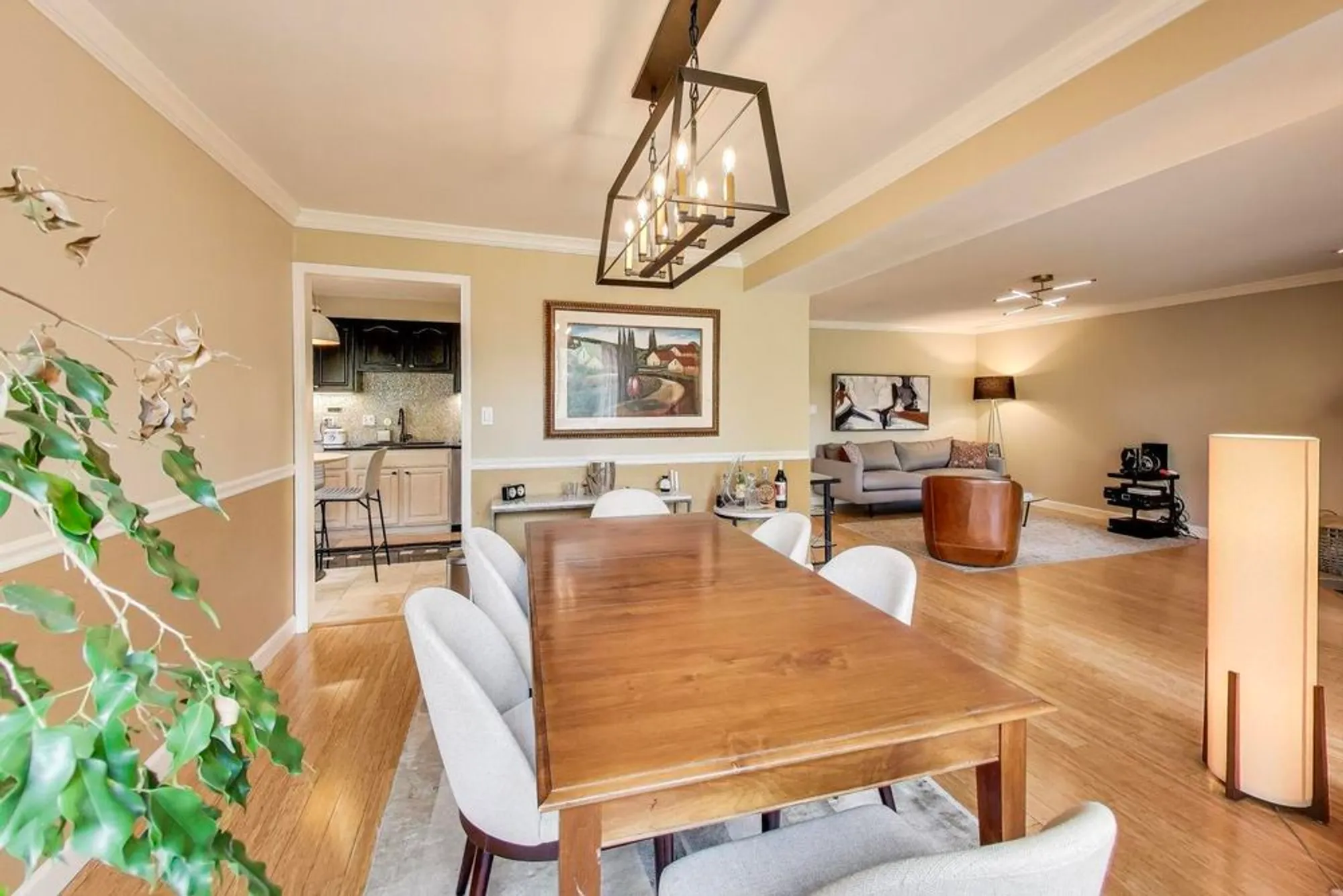 Property Slideshow image 4 of 24 | 220 thornhill ln d, Lake Barrington, IL, 60010