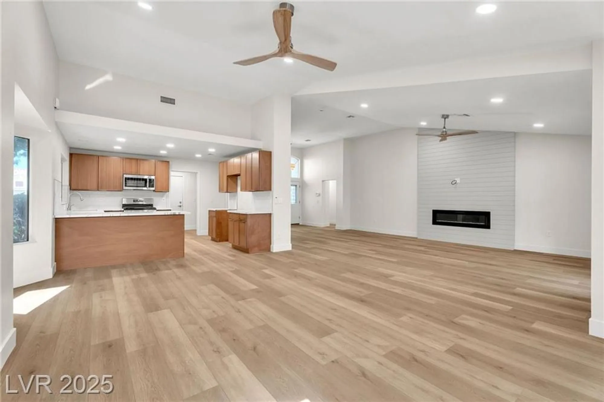 Property Slideshow image 7 of 61 | 8537 glenmount dr, Las Vegas, NV, 89134