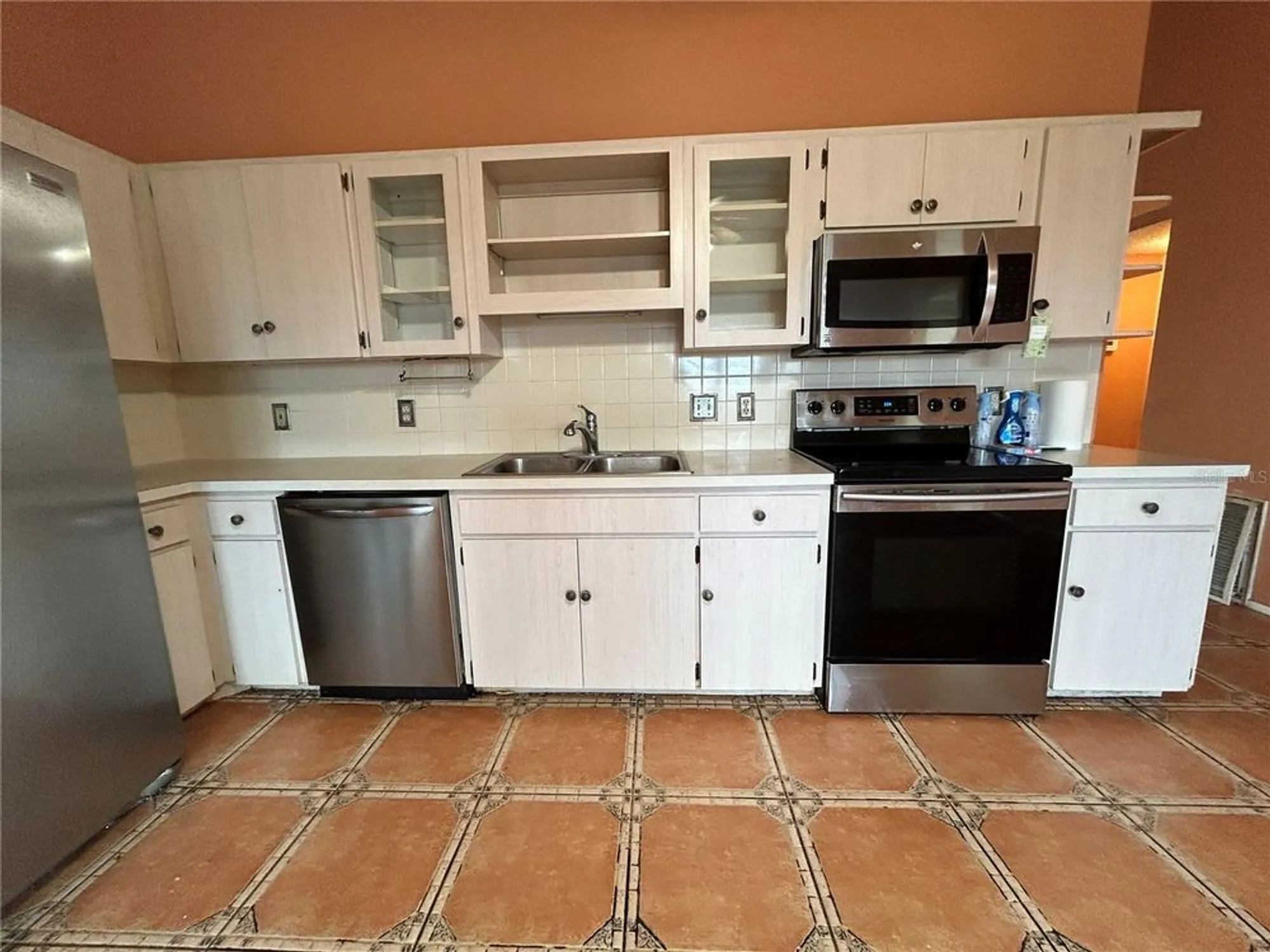 Property Slideshow image 13 of 34 | 2221 norwegian dr 57, Clearwater, FL, 33763