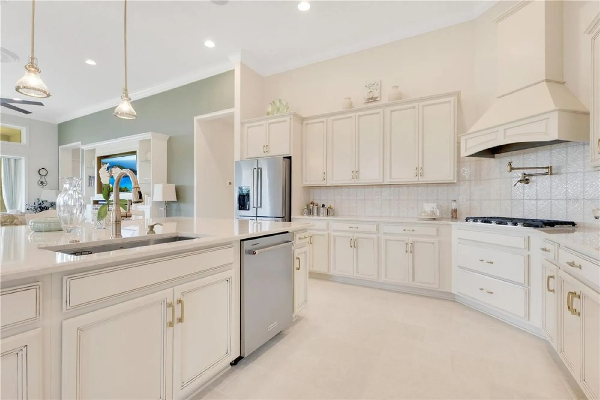 Property Slideshow image 13 of 77 | 2672 meadowedge loop, Saint Cloud, FL, 34772