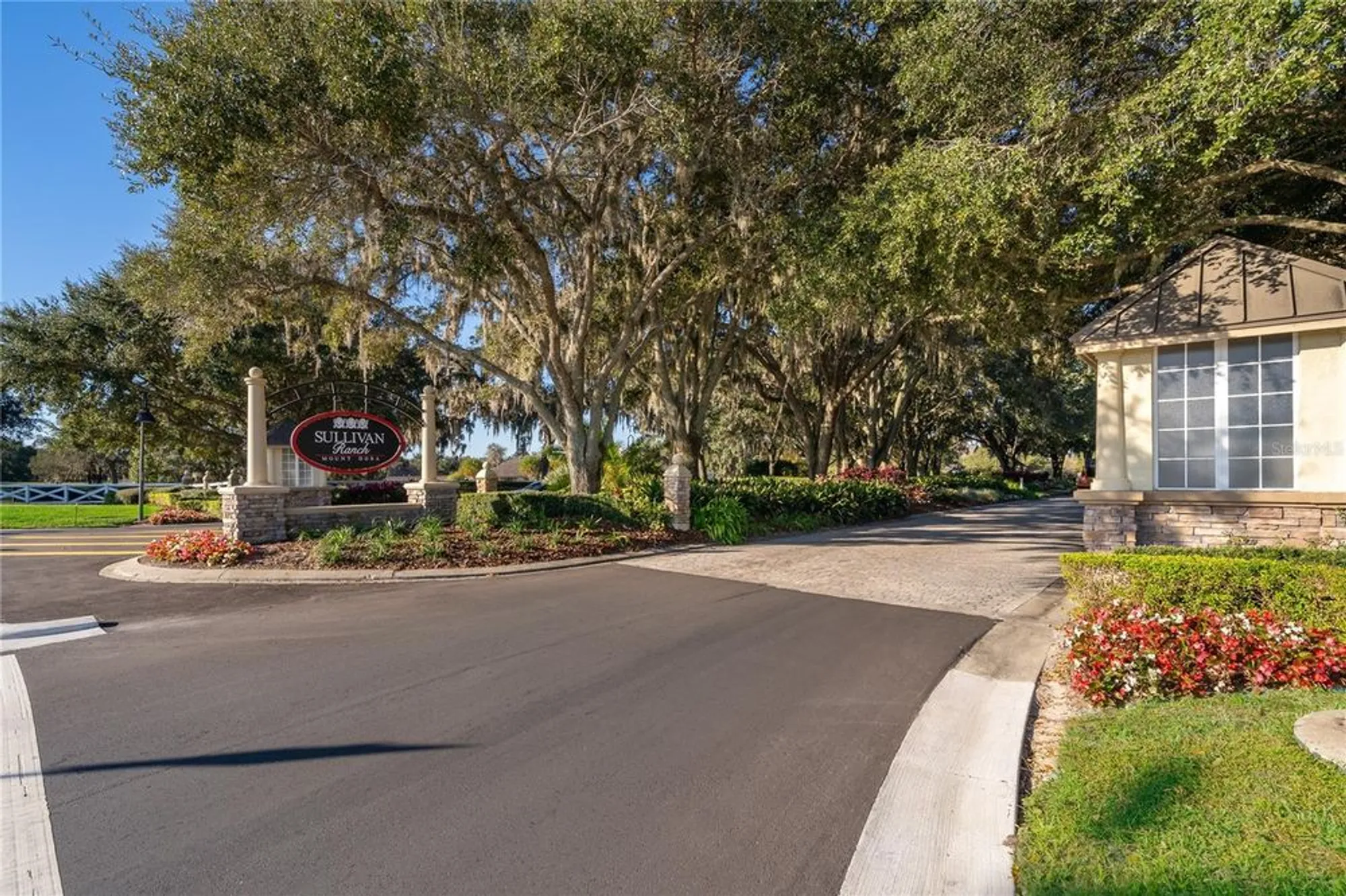 Property Slideshow image 5 of 28 | 21612 belgian ct, Mount Dora, FL, 32757
