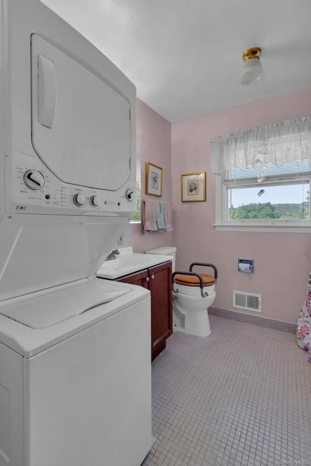 Property Slideshow image 29 of 44 | 34 warwick pl c, Yorktown Heights, NY, 10598
