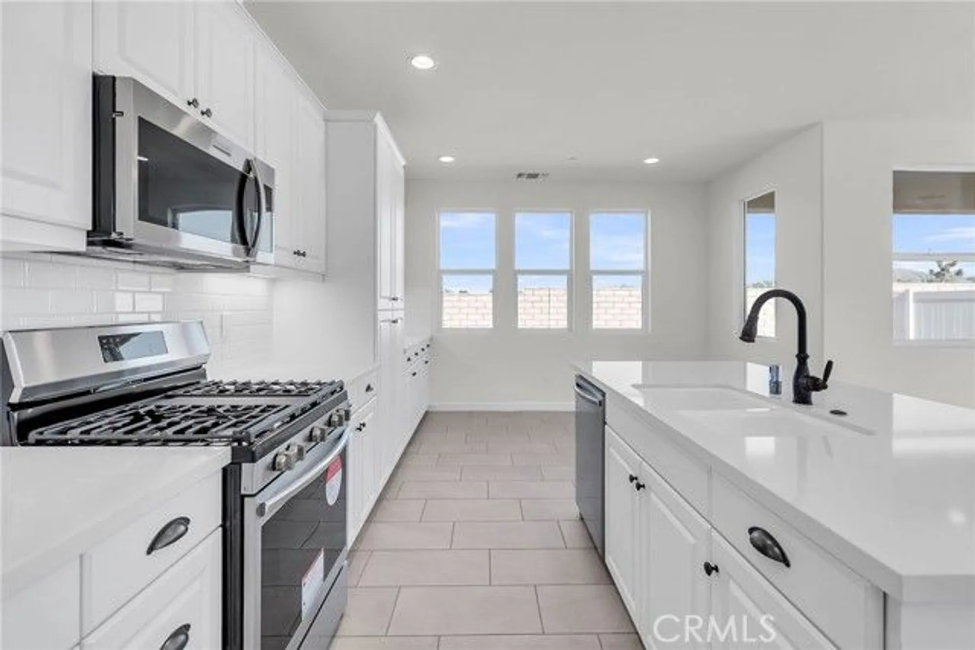 Property Slideshow image 7 of 42 | 7444 desert sky dr, Yucca Valley, CA, 92284