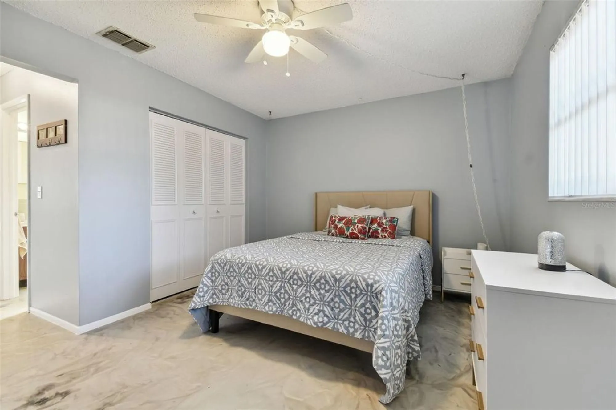 Property Slideshow image 42 of 82 | 918 windward way, Palm Harbor, FL, 34685