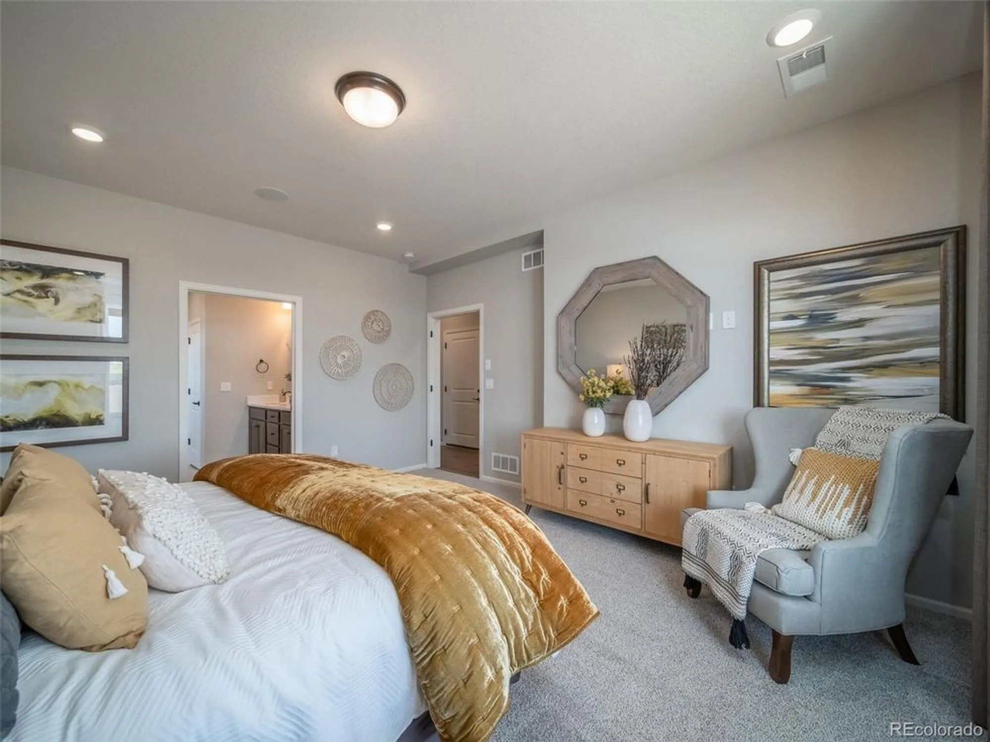 Property Slideshow image 10 of 17 | 21875 e 51st dr, Aurora, CO, 80019