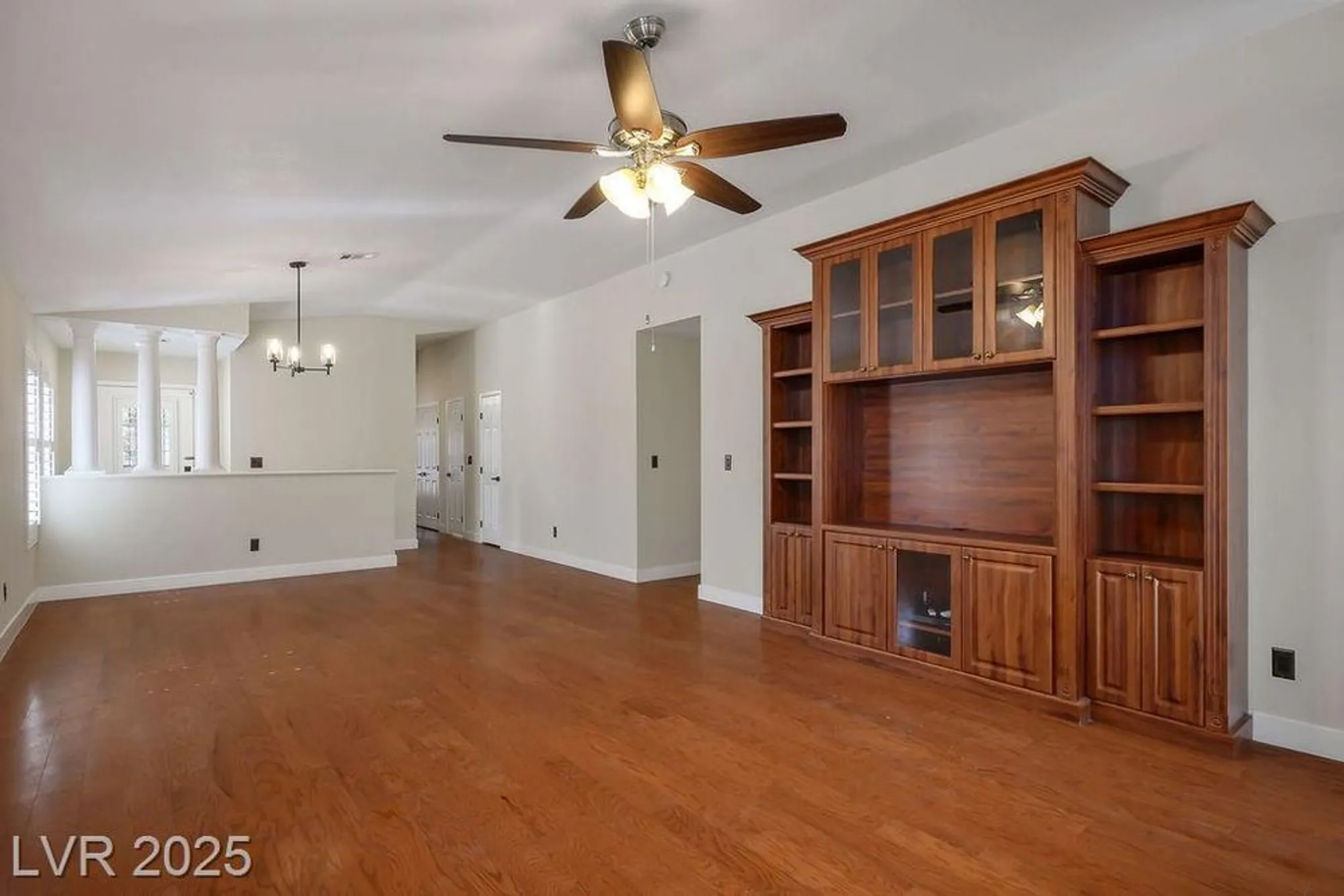 Property Slideshow image 7 of 32 | 4824 lawnwood ct, Las Vegas, NV, 89130