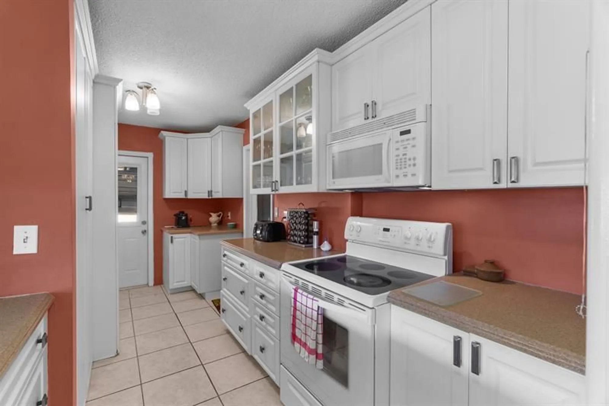 Property Slideshow image 4 of 35 | 4510 nw 49th ct, Tamarac, FL, 33319