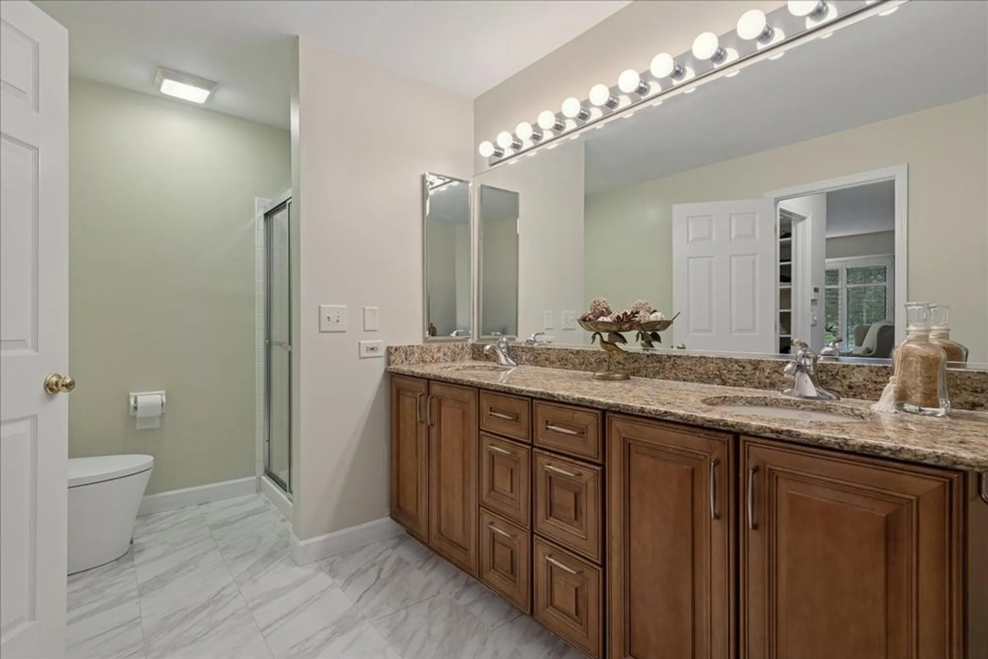 Property Slideshow image 22 of 55 | 868 longmeadow ct, Lake Barrington, IL, 60010