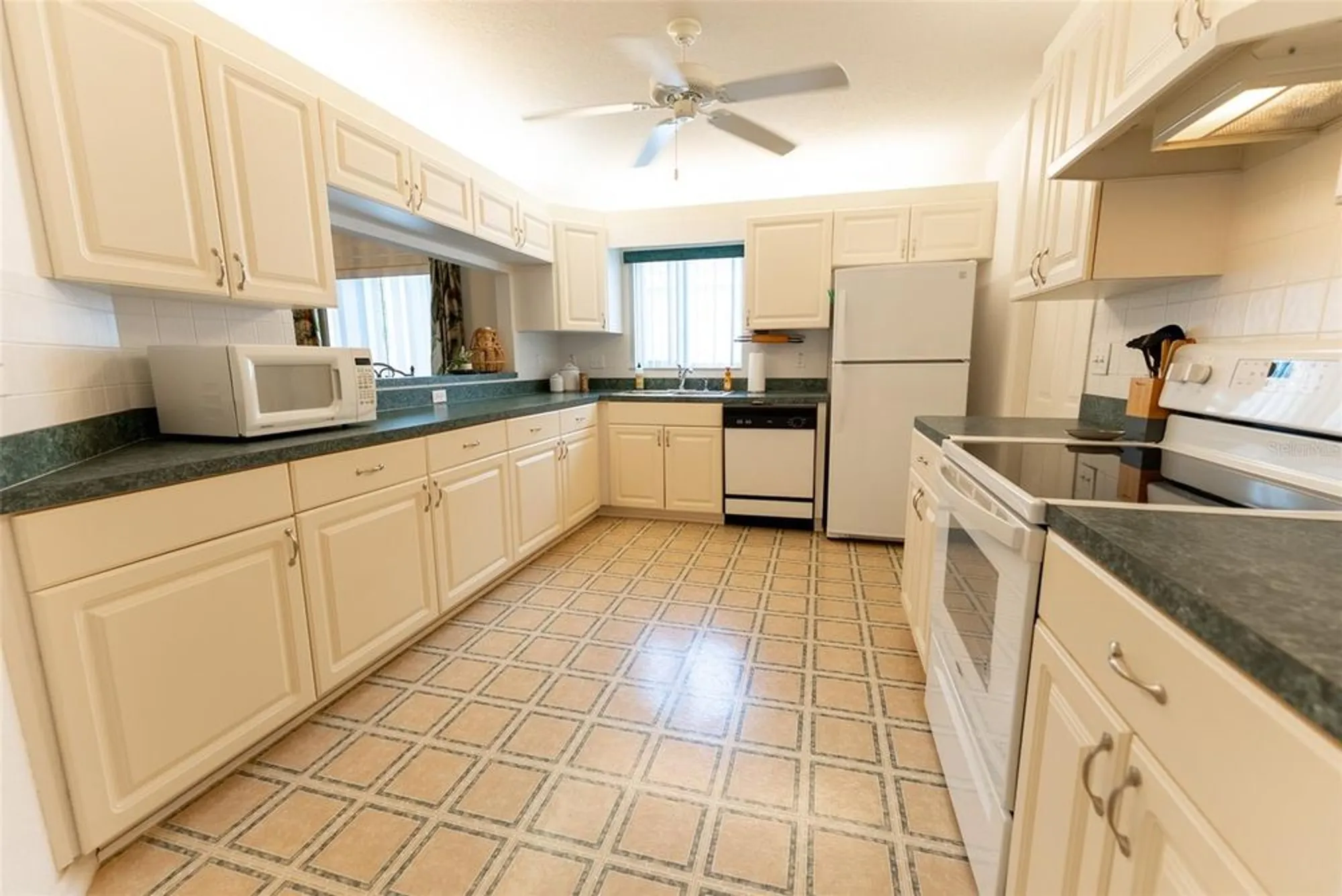 Property Slideshow image 9 of 49 | 8649 se 141st pl, Summerfield, FL, 34491