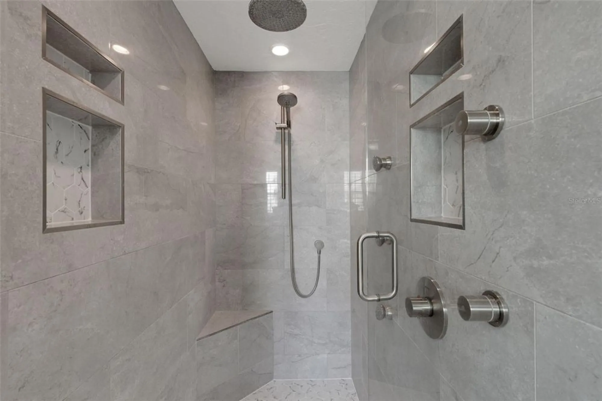 Property Slideshow image 11 of 33 | 5217 canterbury dr, Sarasota, FL, 34243