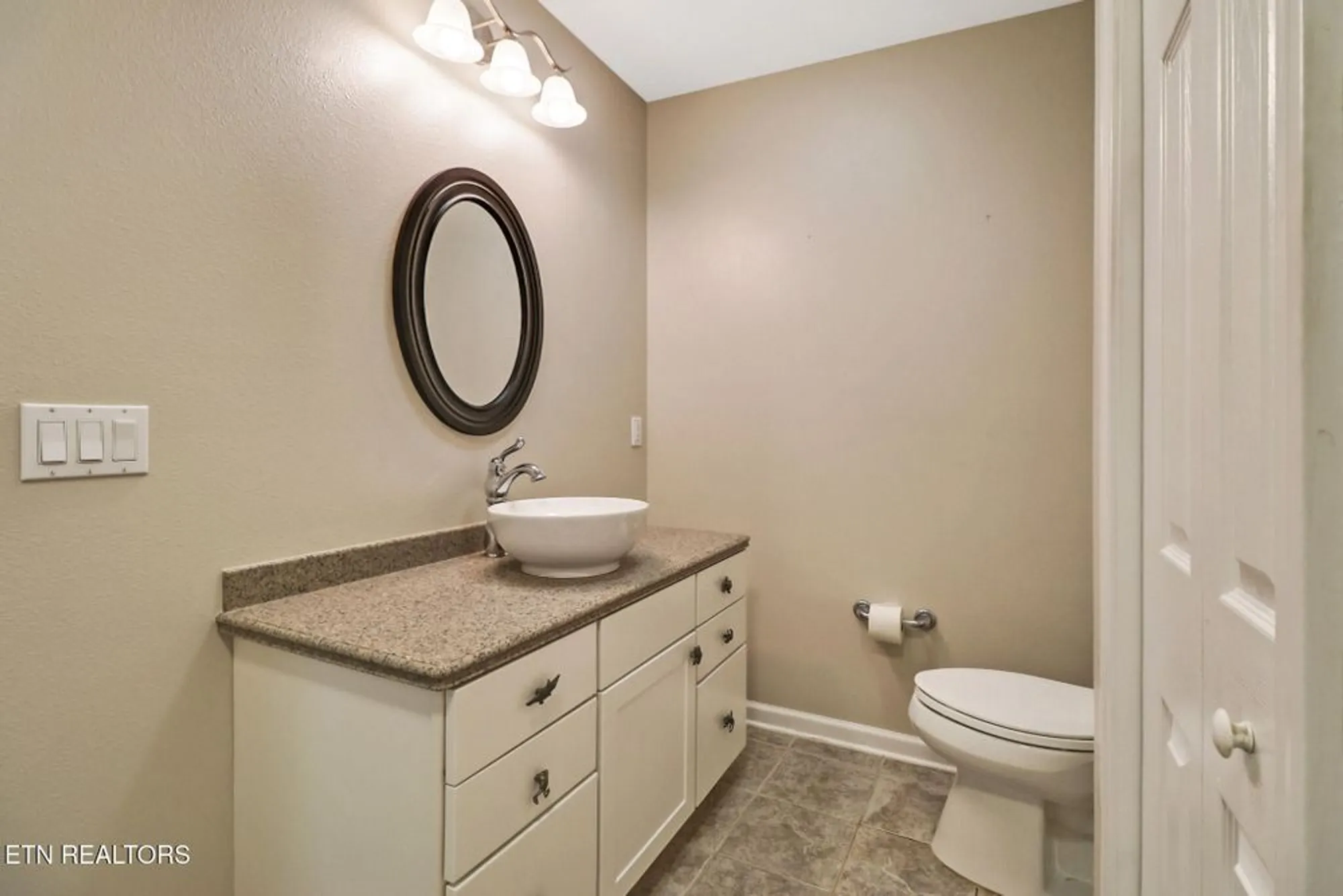 Property Slideshow image 31 of 52 | 123 lafayette pt apt 1, Crossville, TN, 38558