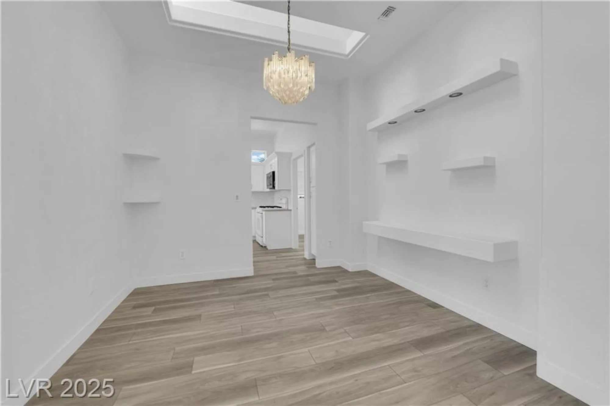 Property Slideshow image 16 of 35 | 10144 hunter springs dr, Las Vegas, NV, 89134