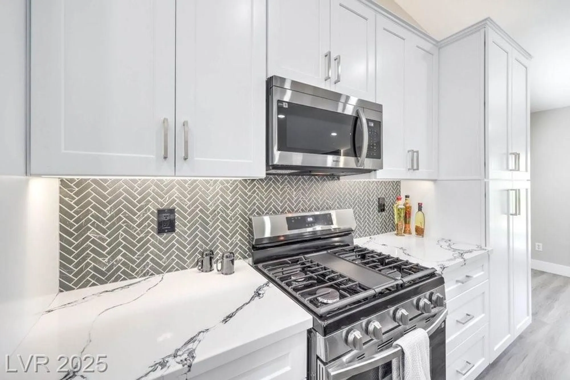 Property Slideshow image 14 of 63 | 5433 honey mesquite ln, Las Vegas, NV, 89130