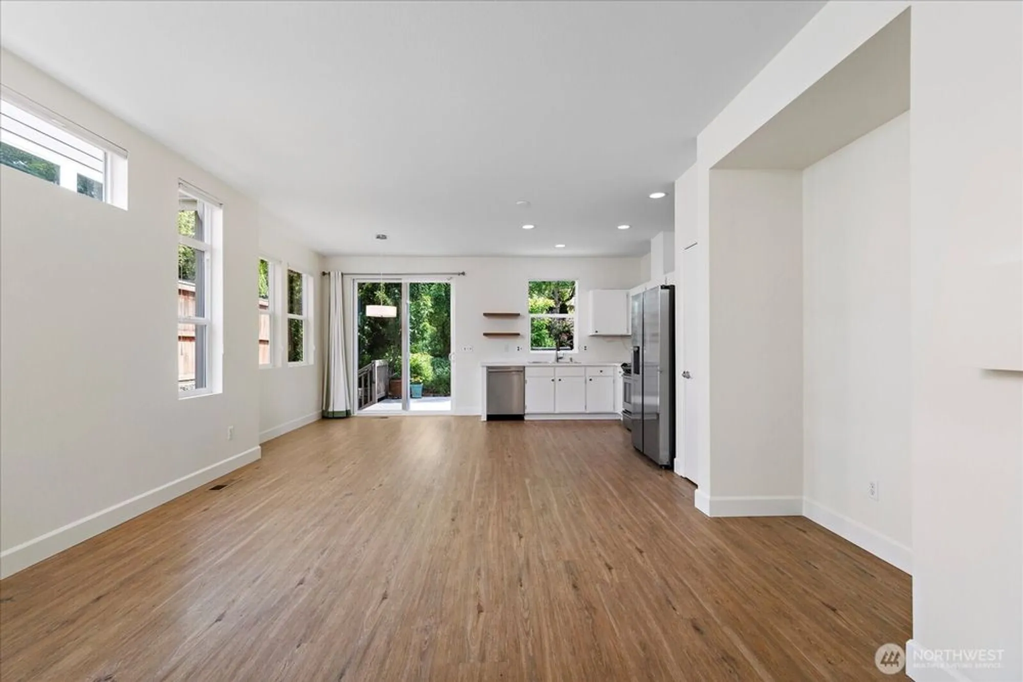 Property Slideshow image 12 of 32 | 13720 231st ln, Redmond, WA, 98053