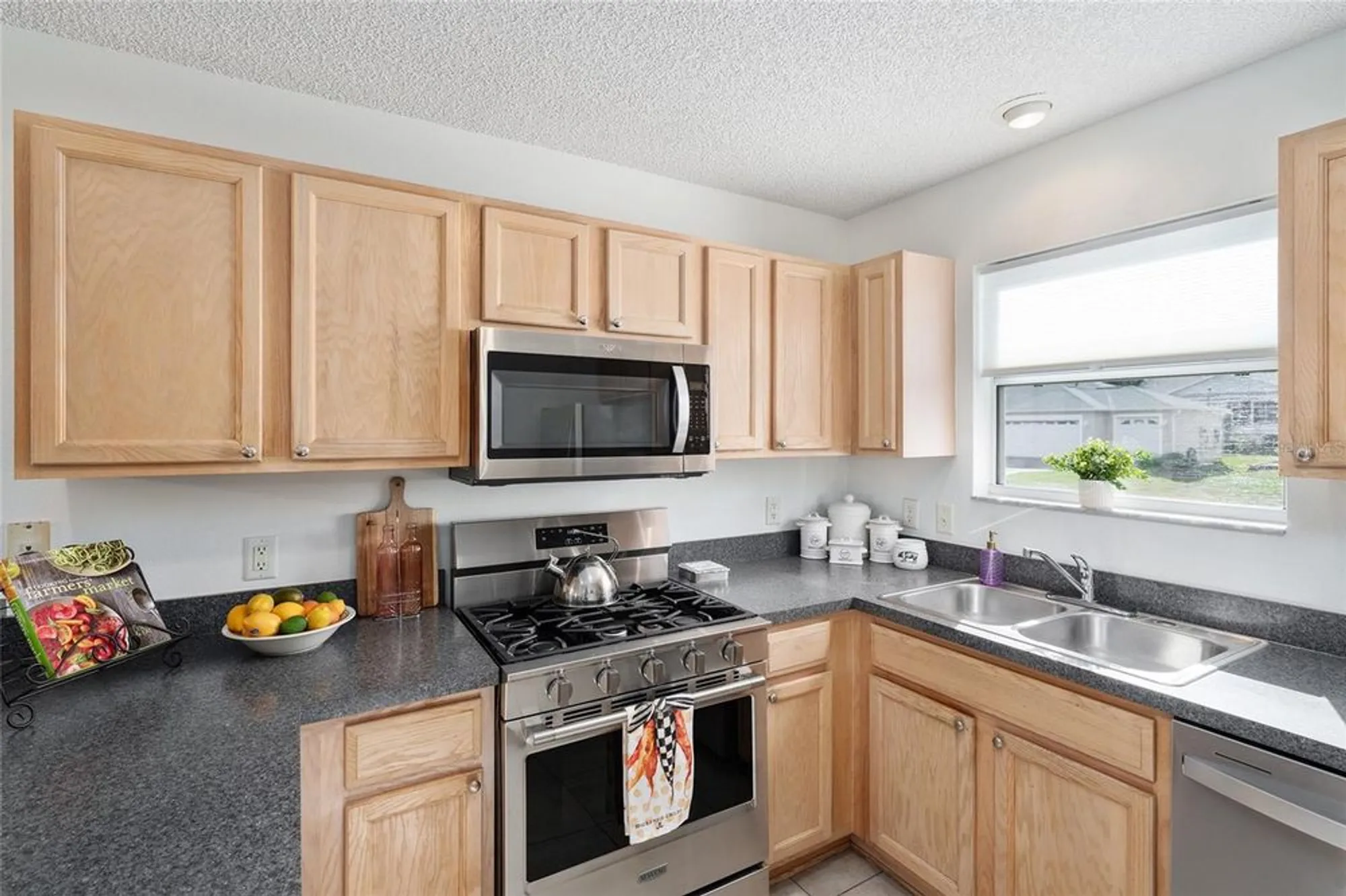 Property Slideshow image 8 of 57 | 8065 se 175th columbia pl, The Villages, FL, 32162