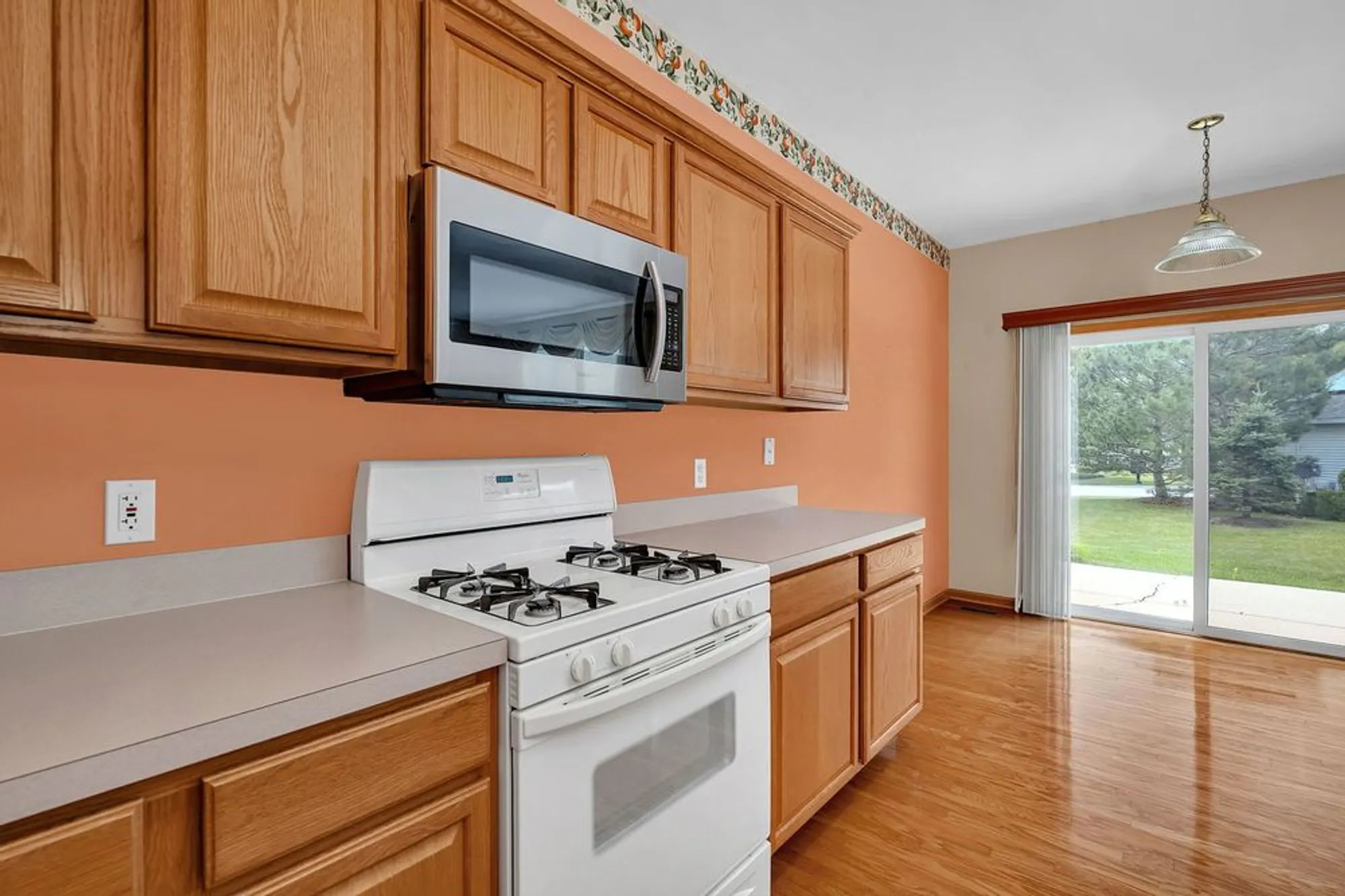 Property Slideshow image 13 of 25 | 1592 w cadillac cir, Romeoville, IL, 60446