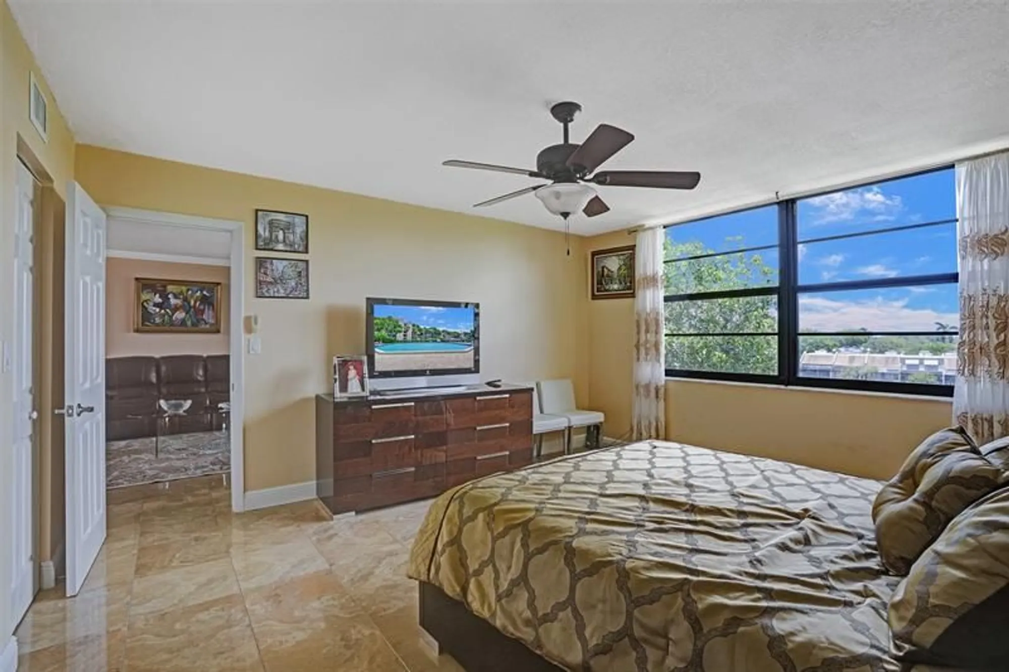 Property Slideshow image 19 of 48 | 1101 colony point cir 403, Pembroke Pines, FL, 33026