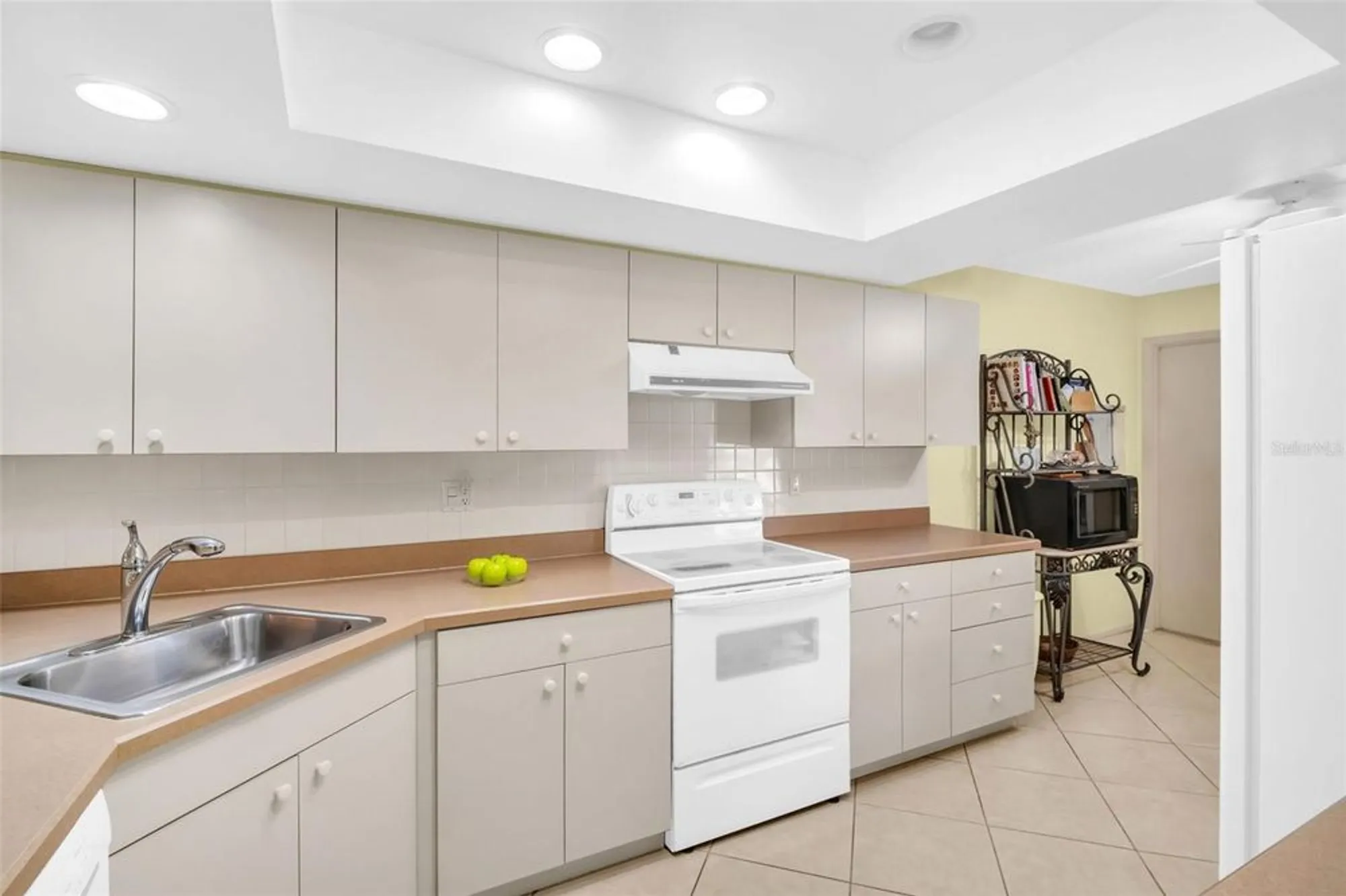 Property Slideshow image 8 of 49 | 1164 rustlewood ct, Palm Harbor, FL, 34684