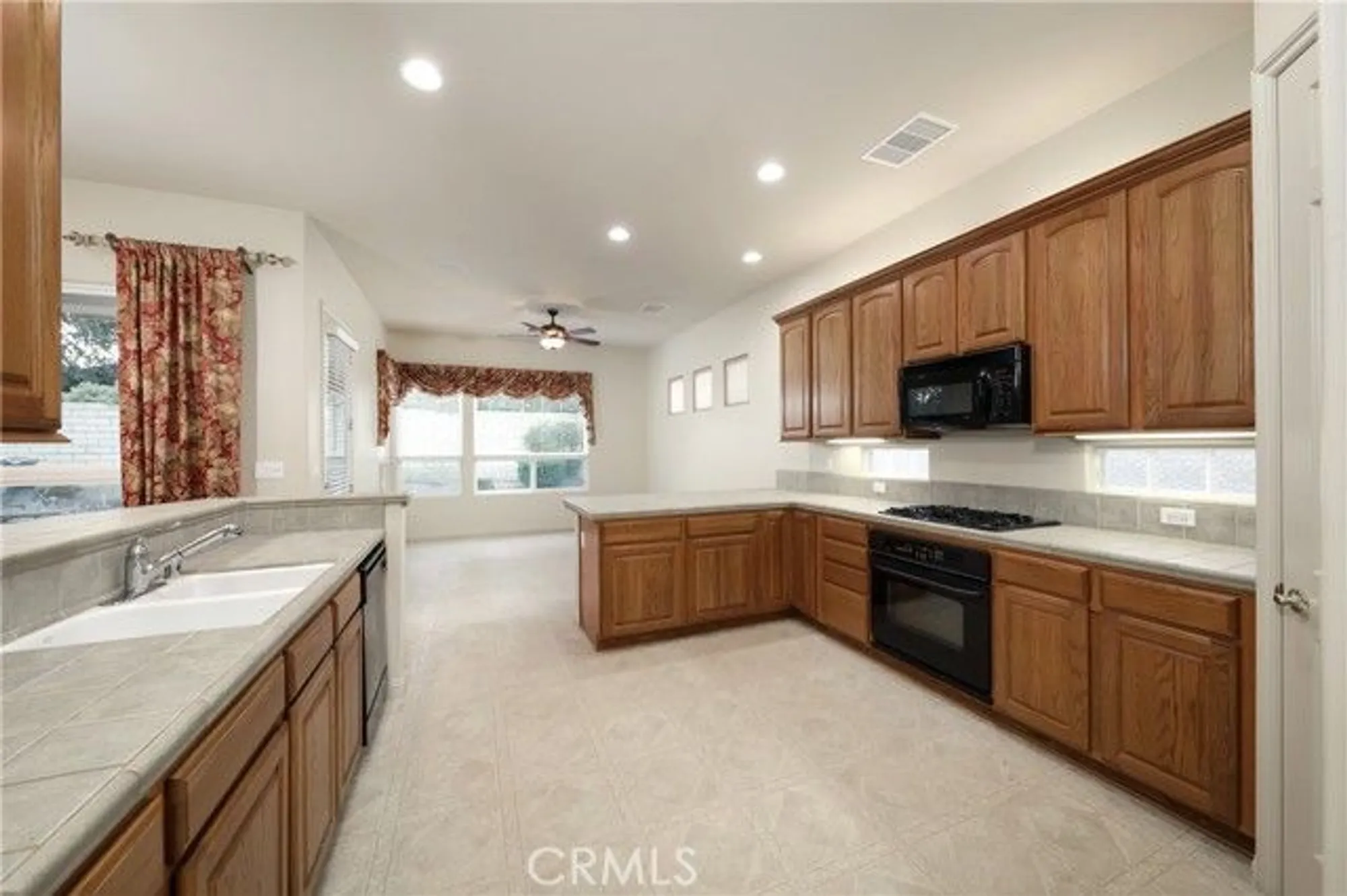 Property Slideshow image 7 of 34 | 10014 brigadoon rose st, Bakersfield, CA, 93311