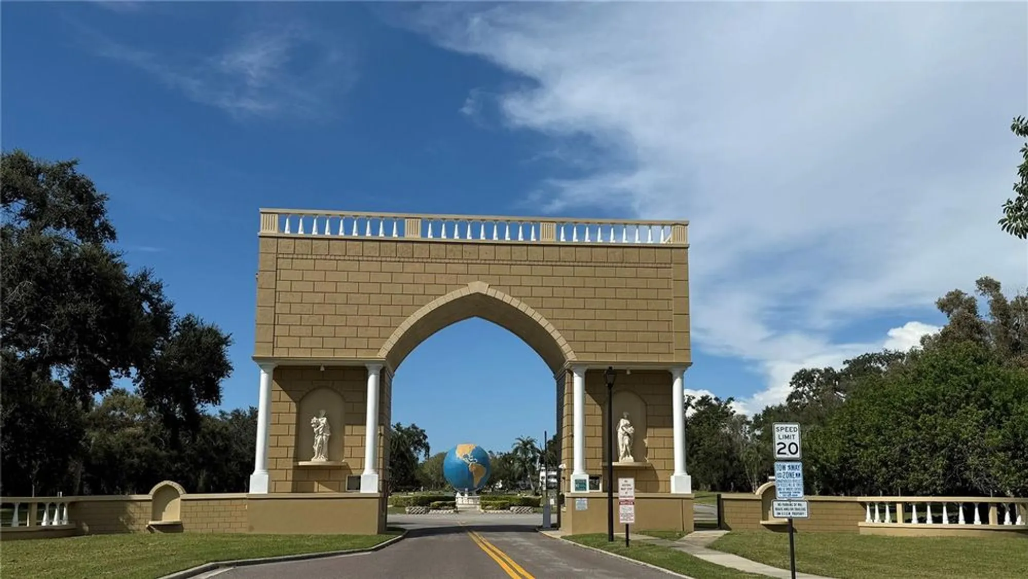 Property Slideshow image 2 of 33 | 2460 canadian way 48, Clearwater, FL, 33763