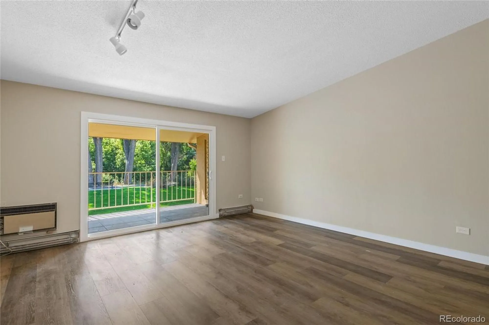 Property Slideshow image 8 of 19 | 765 s alton way 6b, Denver, CO, 80247