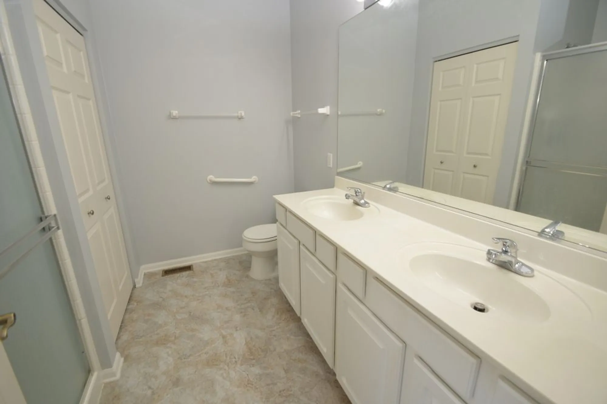 Property Slideshow image 14 of 27 | 733 s mecosta ln, Romeoville, IL, 60446