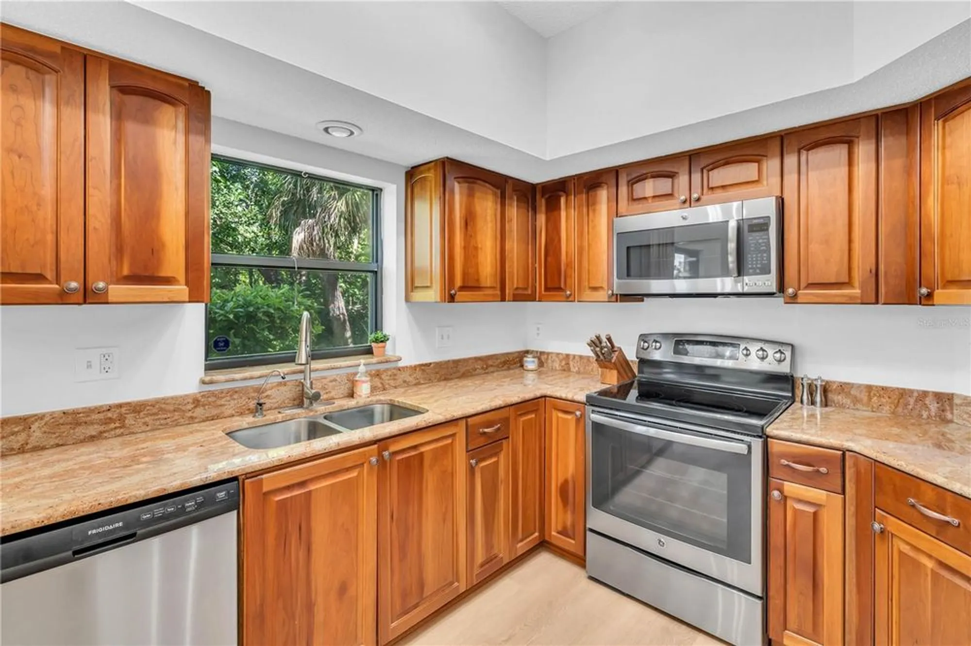 Property Slideshow image 14 of 44 | 1720 starling dr 103, Sarasota, FL, 34231