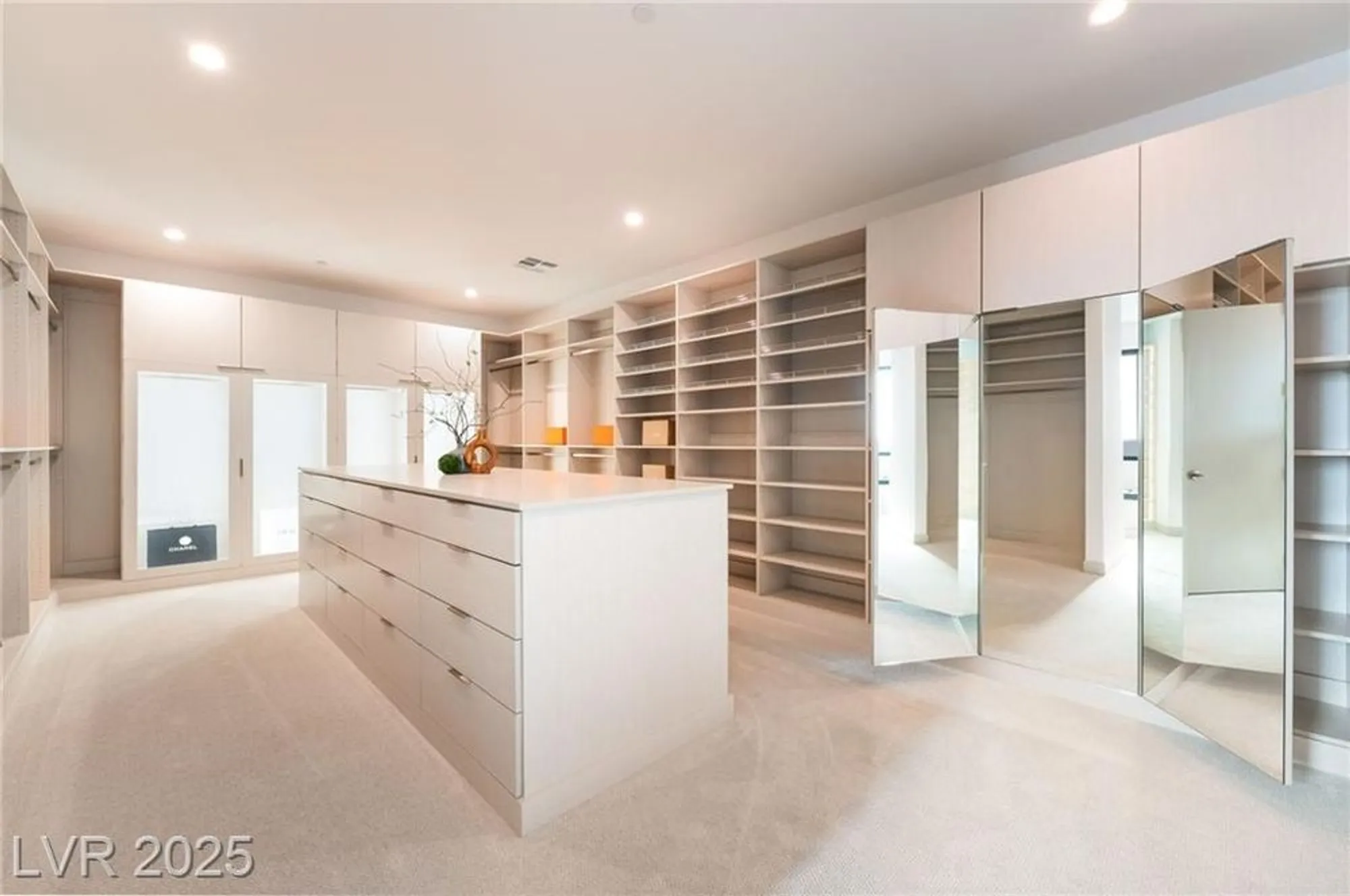 Property Slideshow image 22 of 67 | 33 falling ridge ln, Henderson, NV, 89011