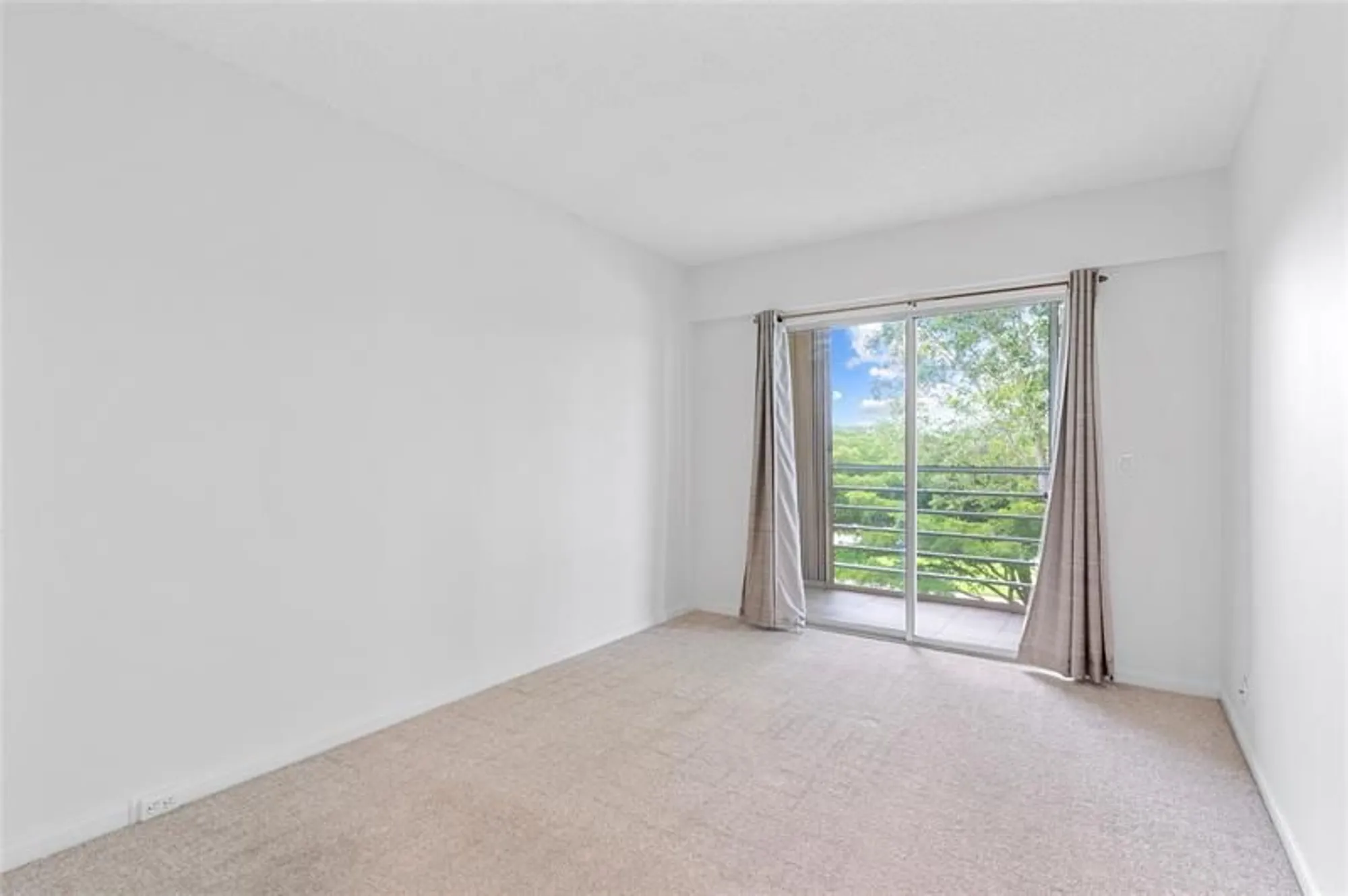 Property Slideshow image 18 of 26 | 410 fanshaw j # 410, Boca Raton, FL, 33434