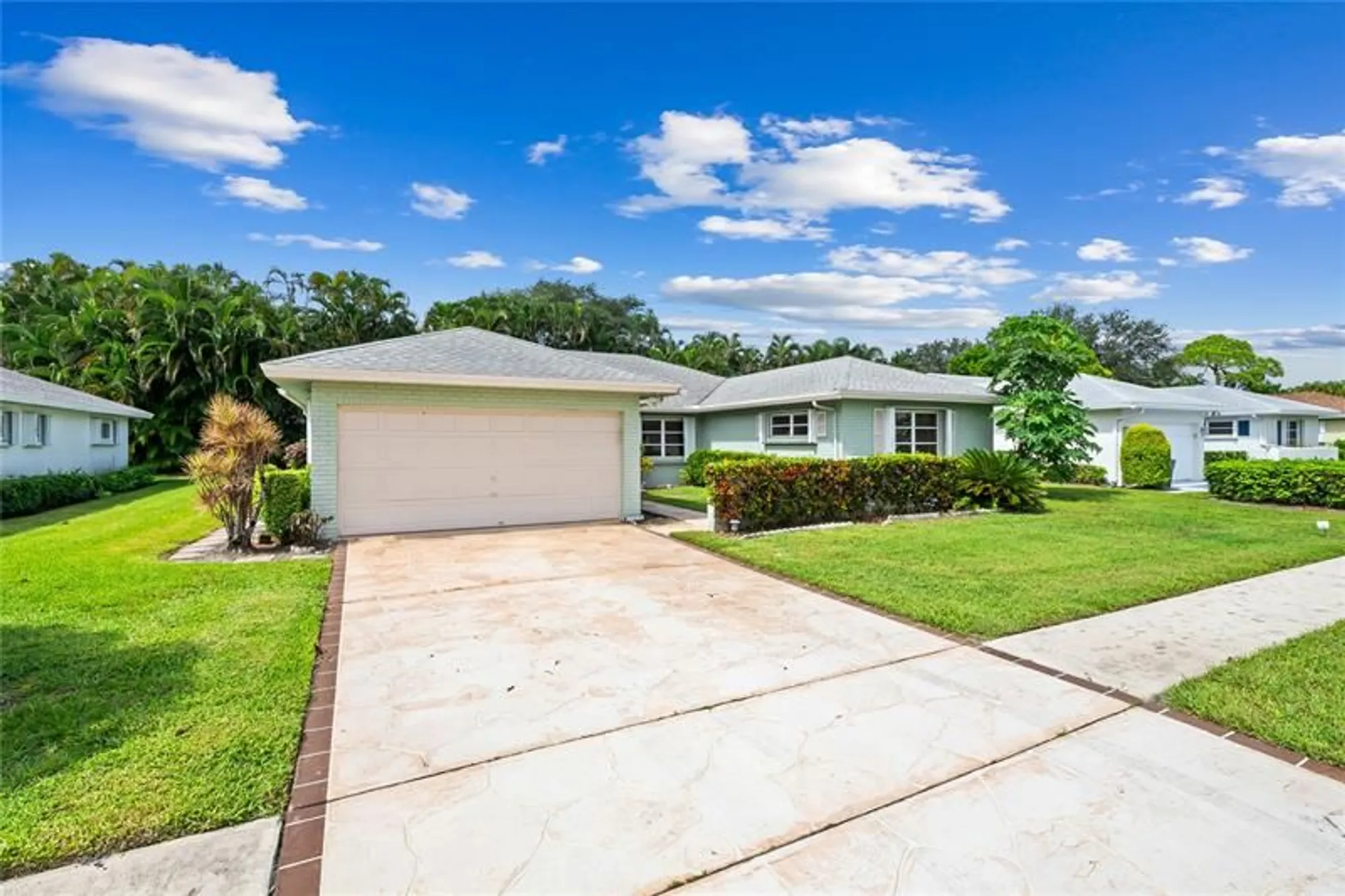 Property Slideshow image 6 of 43 | 10911 greentrail dr, Boynton Beach, FL, 33436