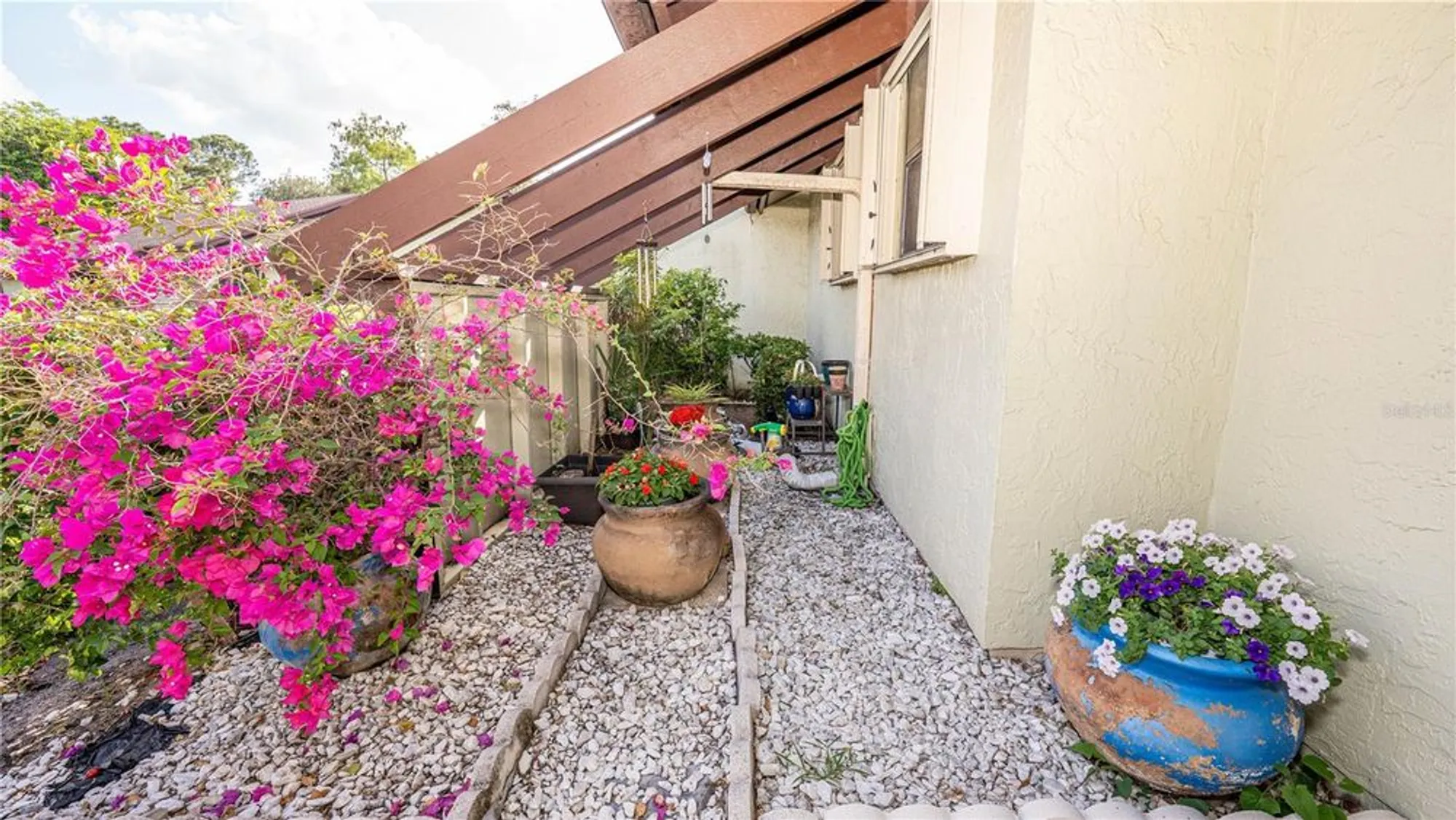 Property Slideshow image 28 of 38 | 272 beaver dam ct, Royal Palm Beach, FL, 33411