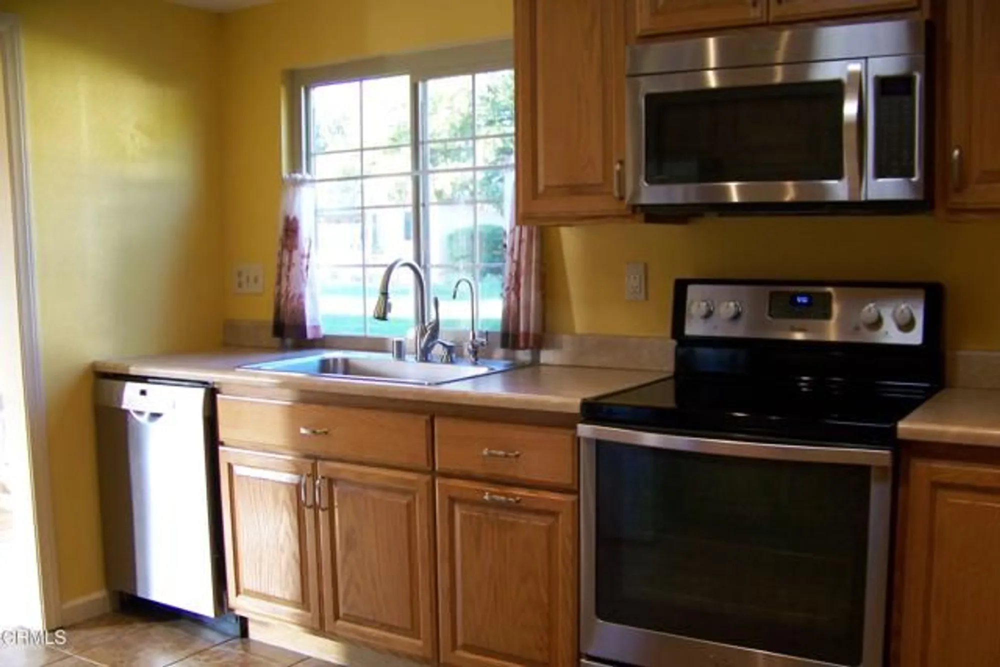 Property Slideshow image 7 of 28 | 37203 village 37, Camarillo, CA, 93012