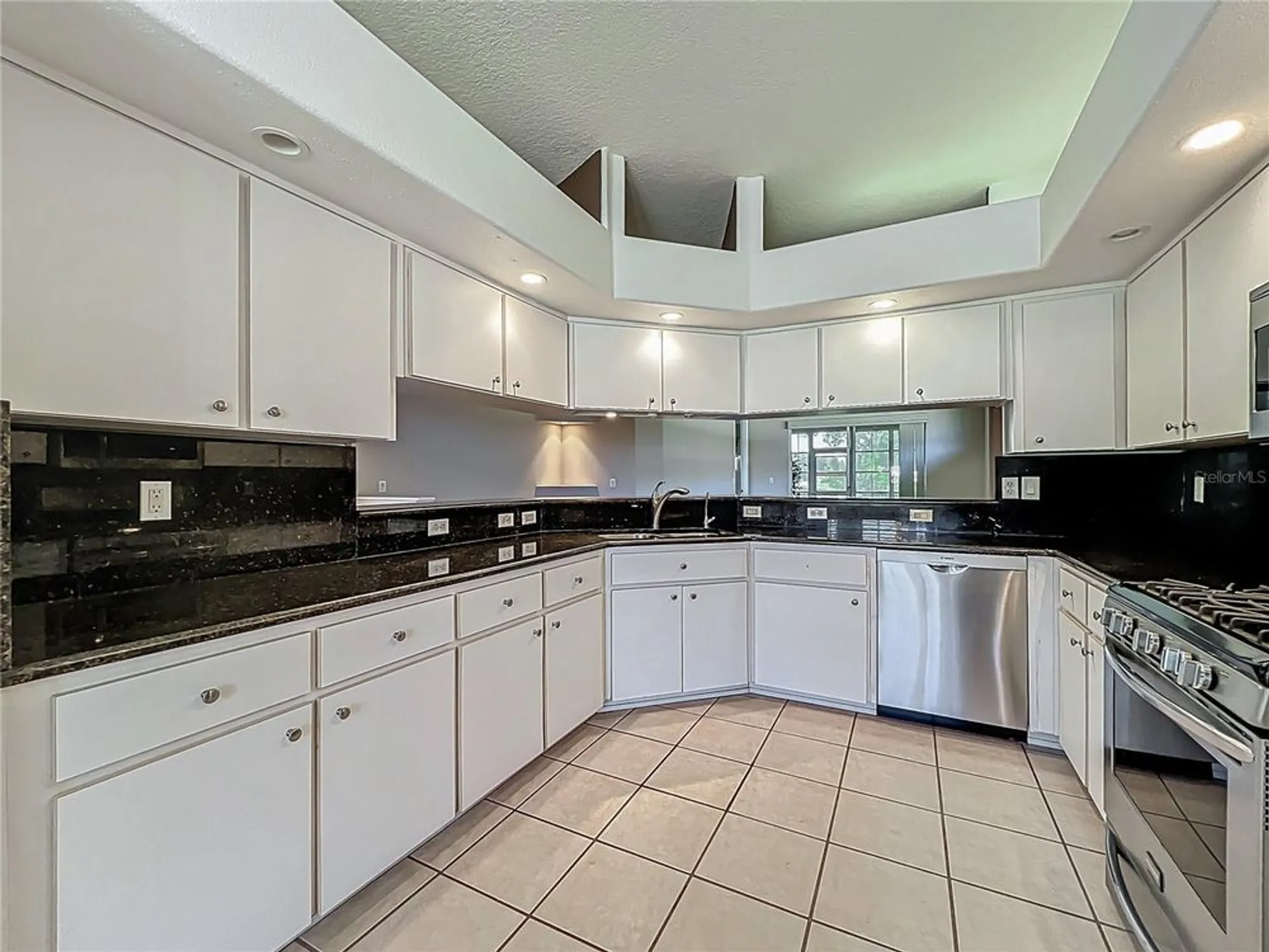 Property Slideshow image 10 of 53 | 21636 king henry ave, Leesburg, FL, 34748