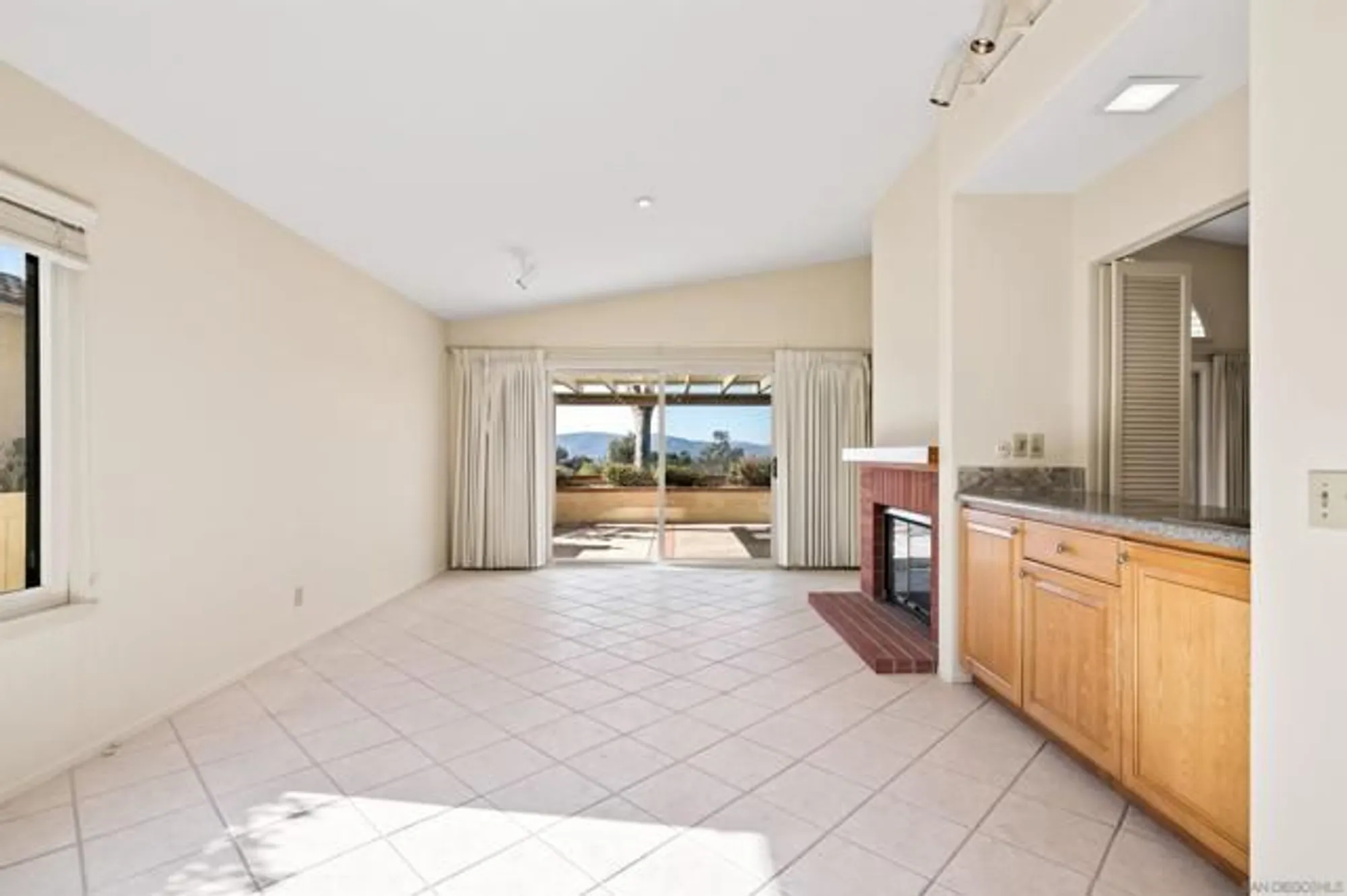 Property Slideshow image 19 of 51 | 18113 calle estepona, San Diego, CA, 92128
